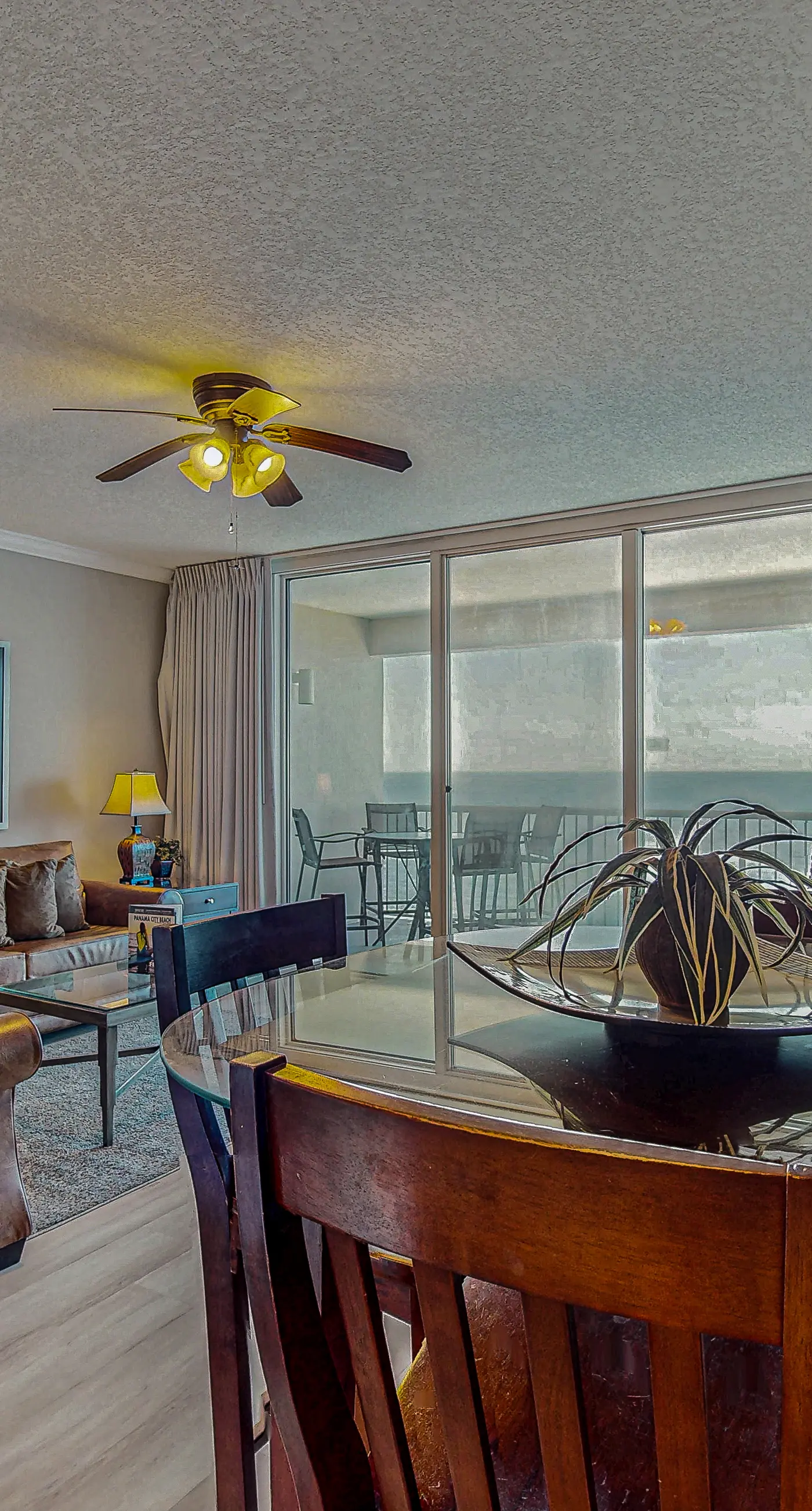 Spacious getaway on the Gulf of Mexico with balcony & beach access