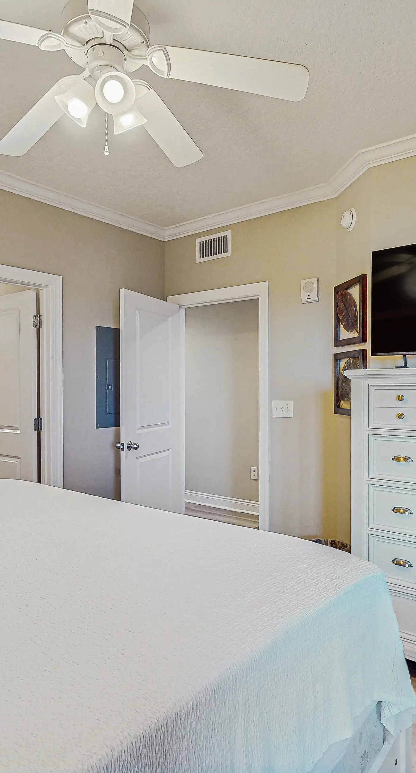 Spacious getaway on the Gulf of Mexico with balcony & beach access