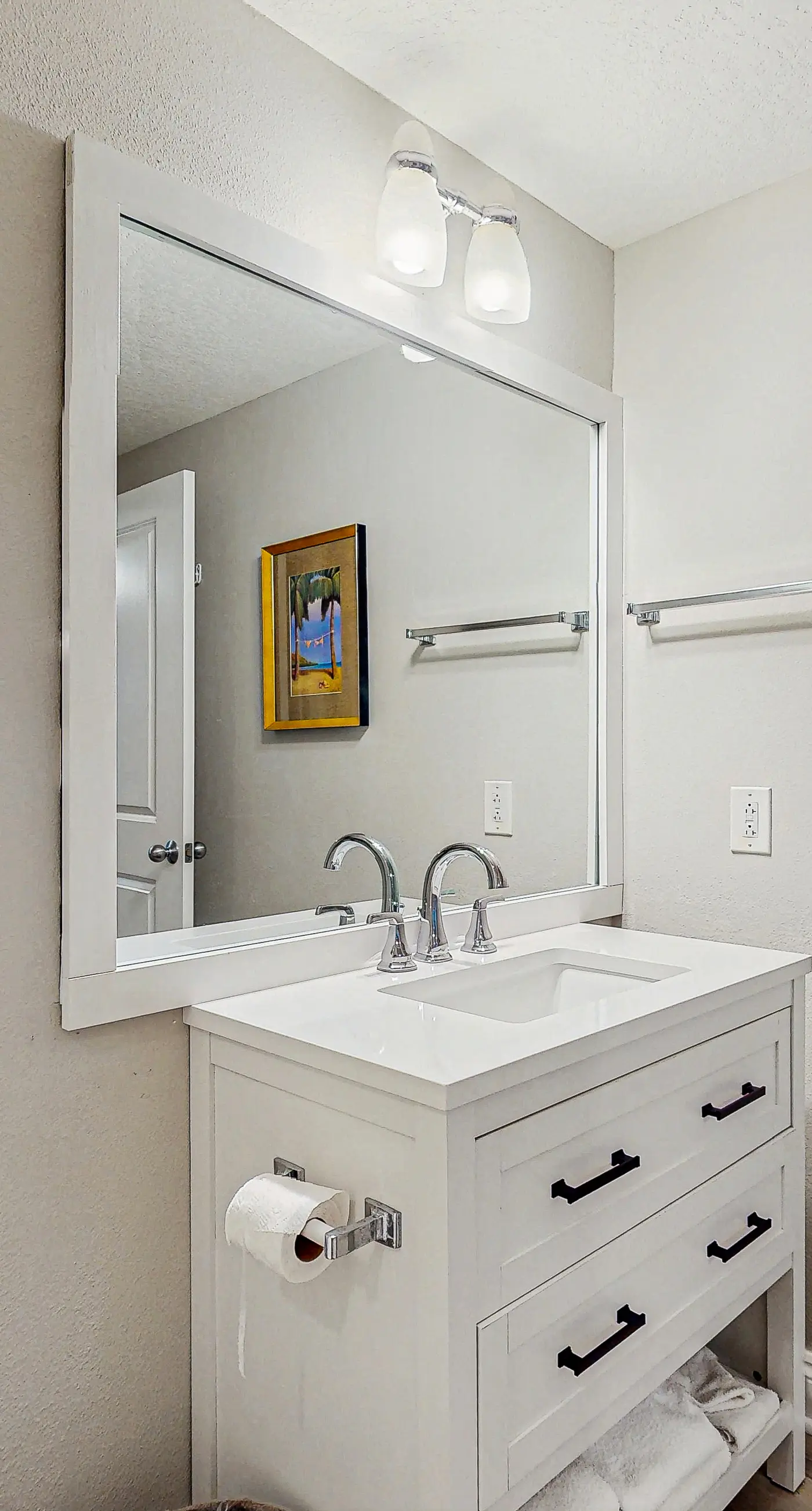 Spacious getaway on the Gulf of Mexico with balcony & beach access