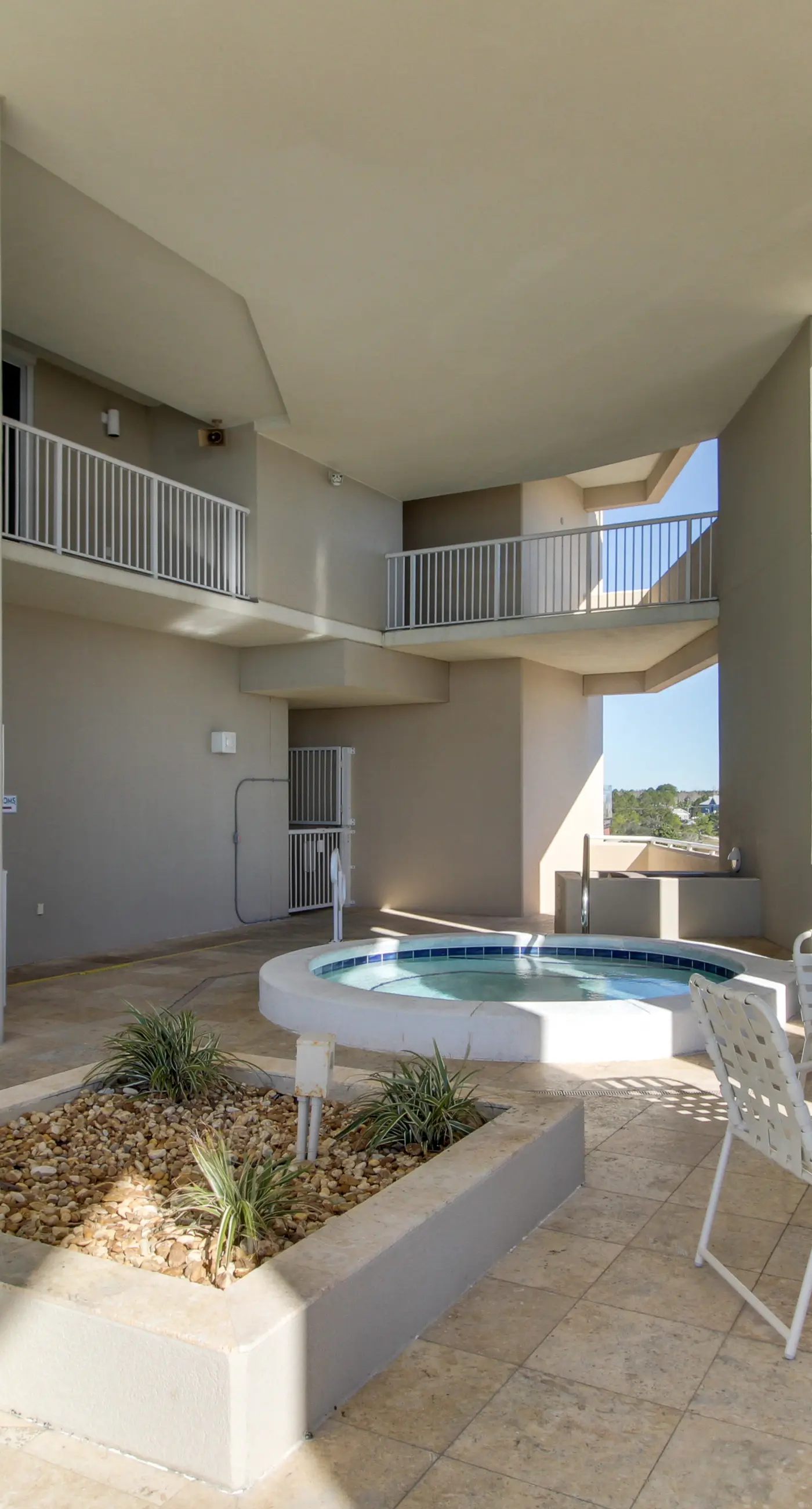 Spacious getaway on the Gulf of Mexico with balcony & beach access