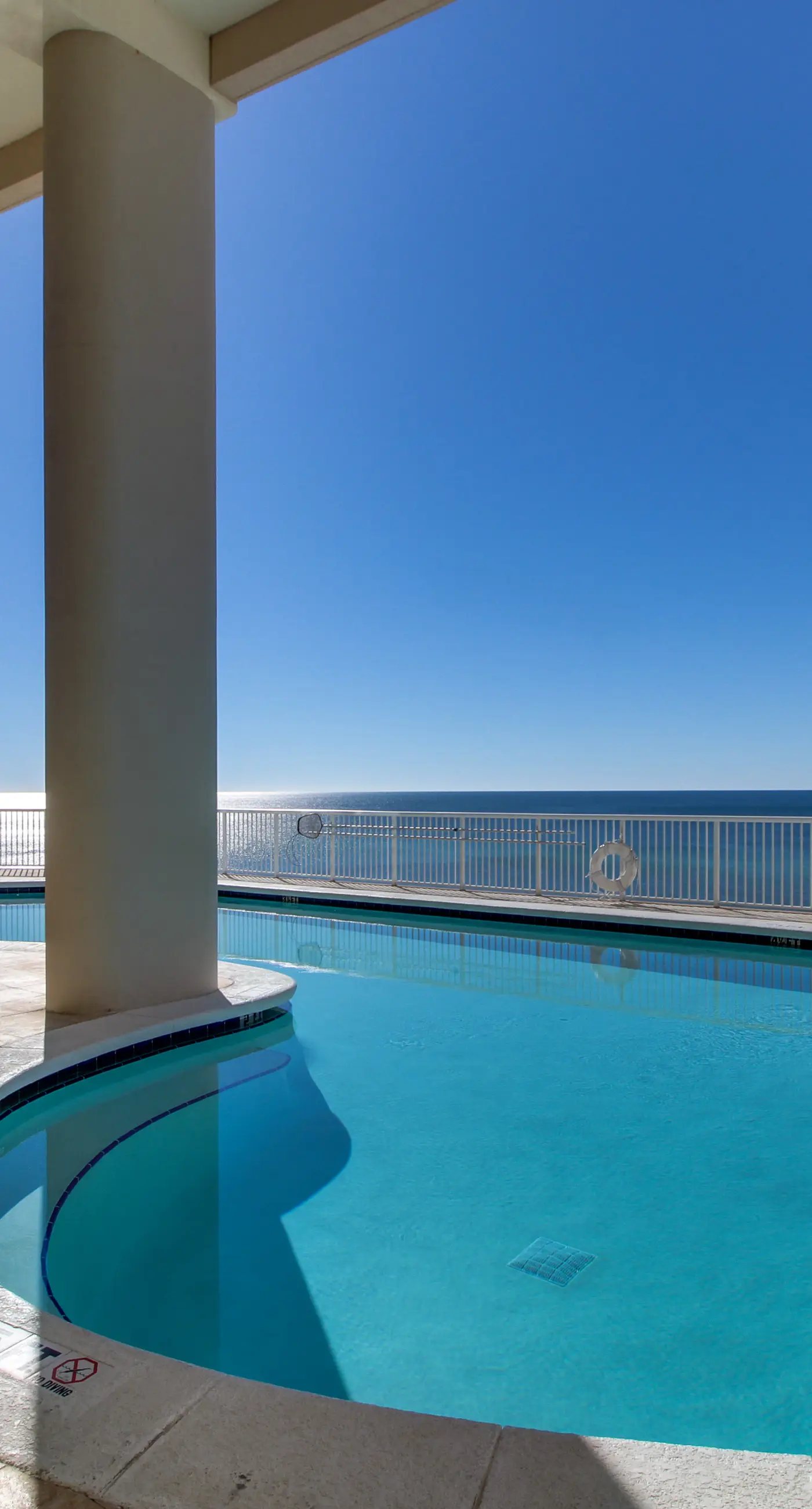 Spacious getaway on the Gulf of Mexico with balcony & beach access