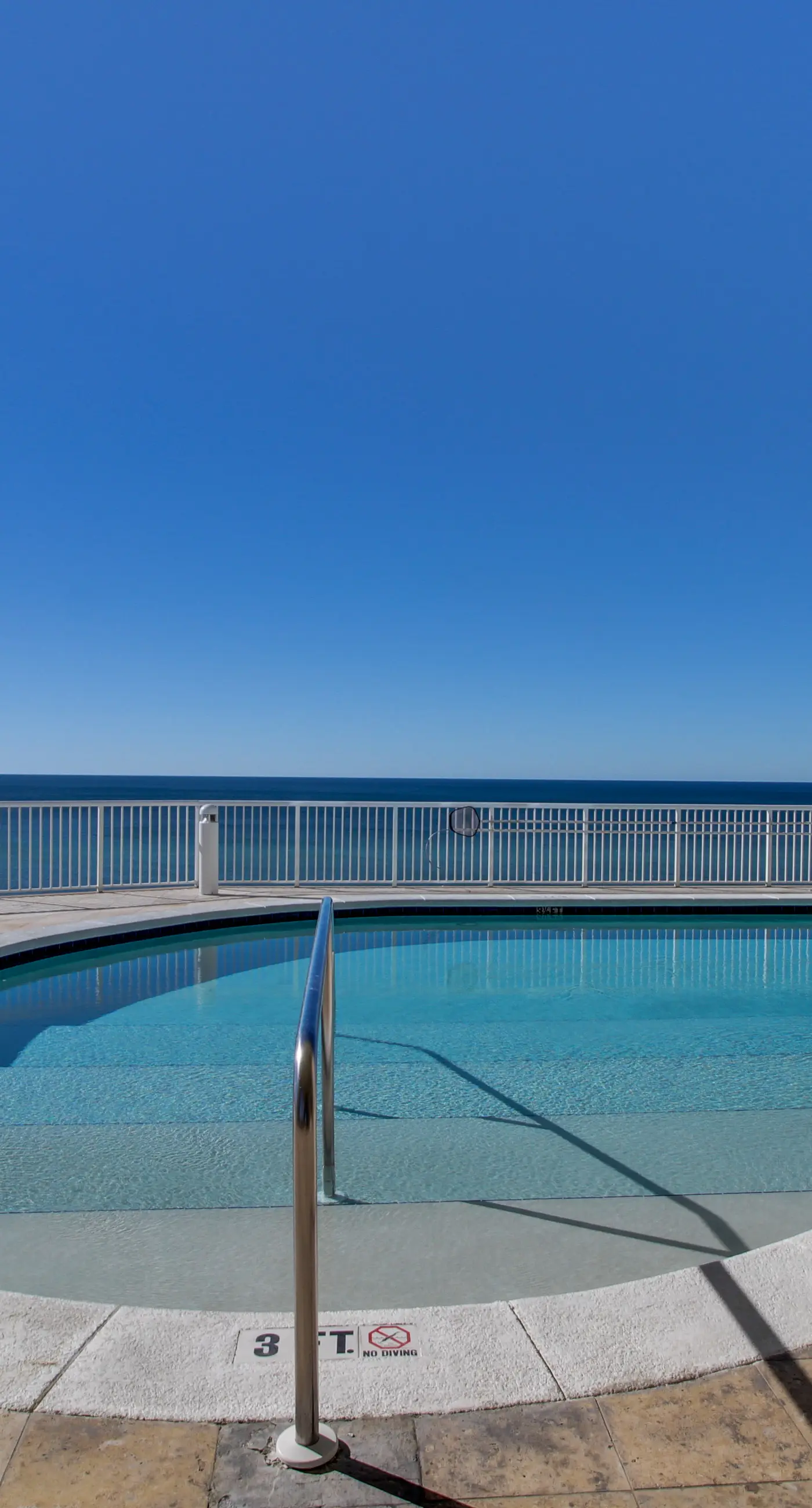 Spacious getaway on the Gulf of Mexico with balcony & beach access