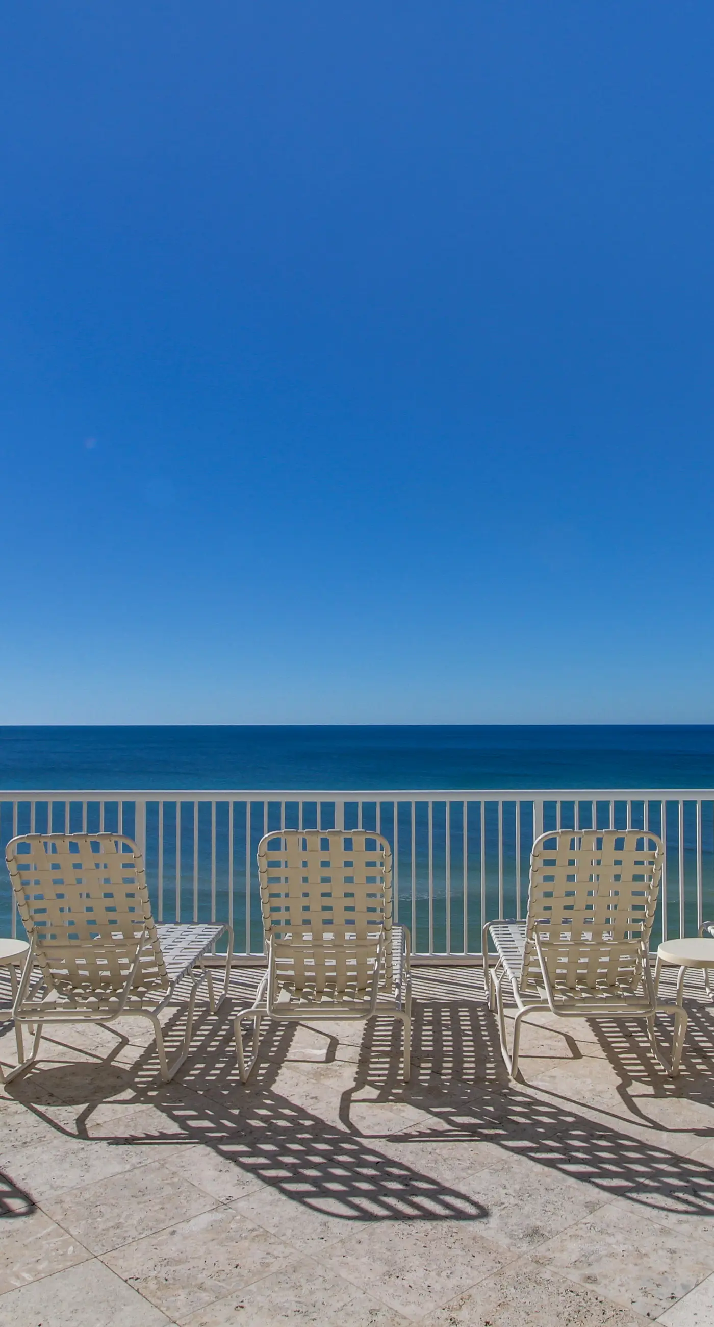 Spacious getaway on the Gulf of Mexico with balcony & beach access