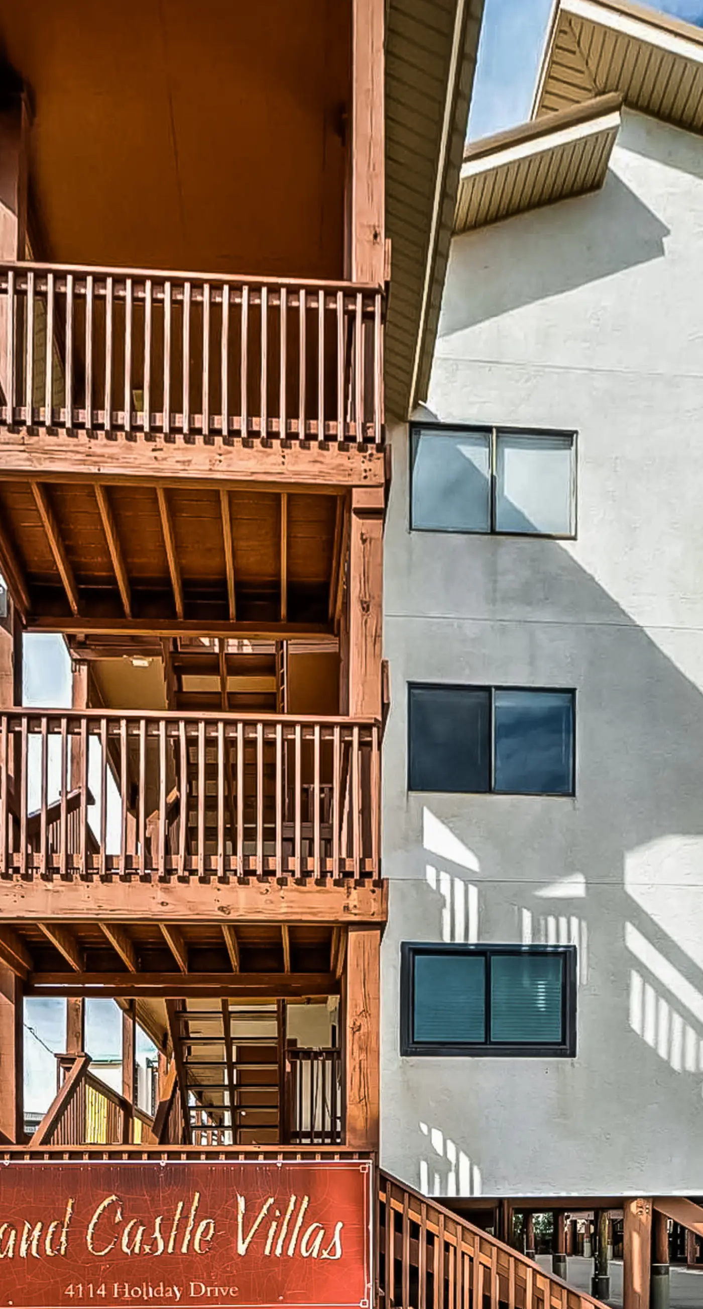 Gulf-view 2-story condo near the beach with porch, streaming, W/D, & central AC