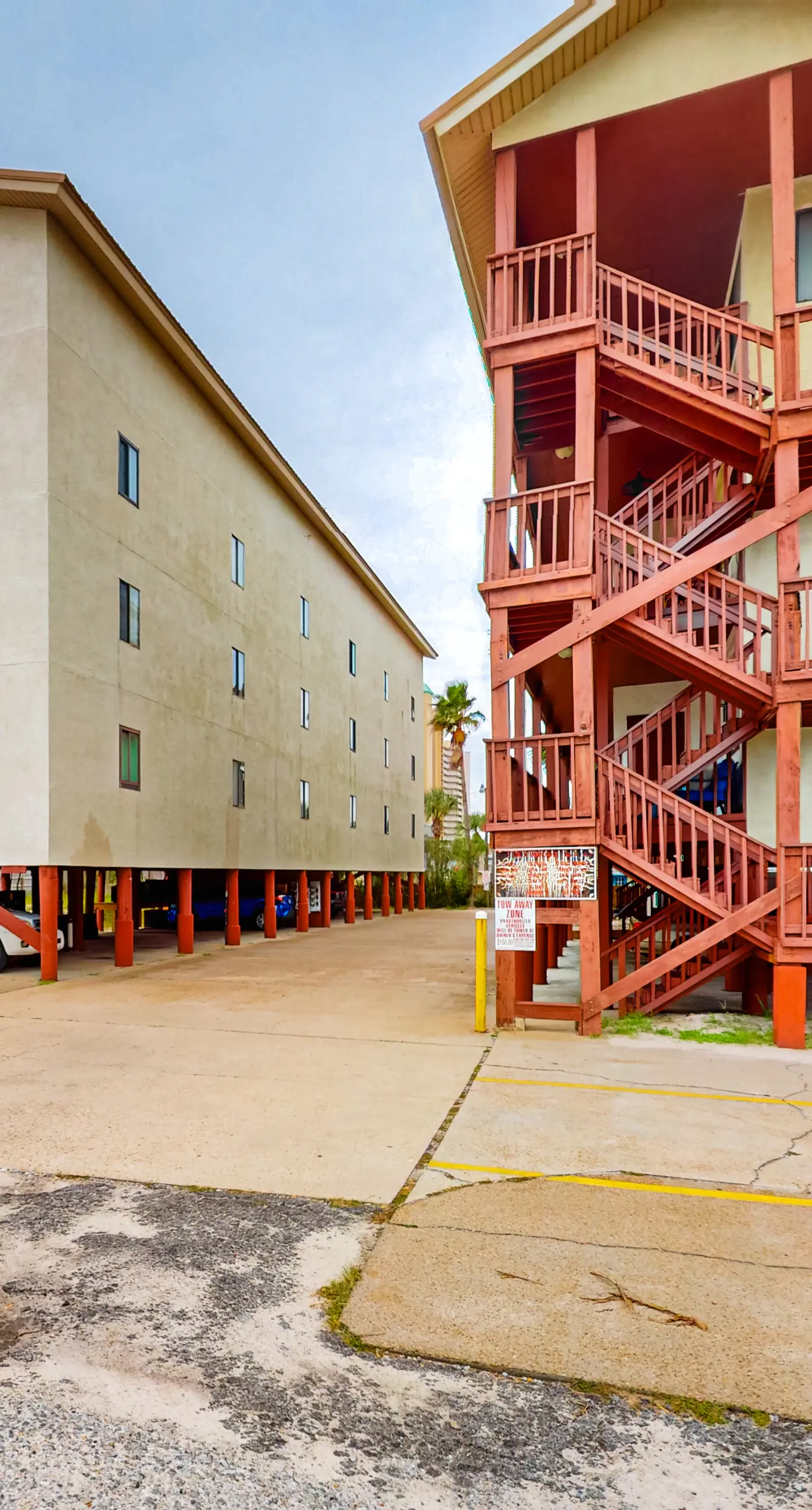 Gulf-view 2-story condo near the beach with porch, streaming, W/D, & central AC