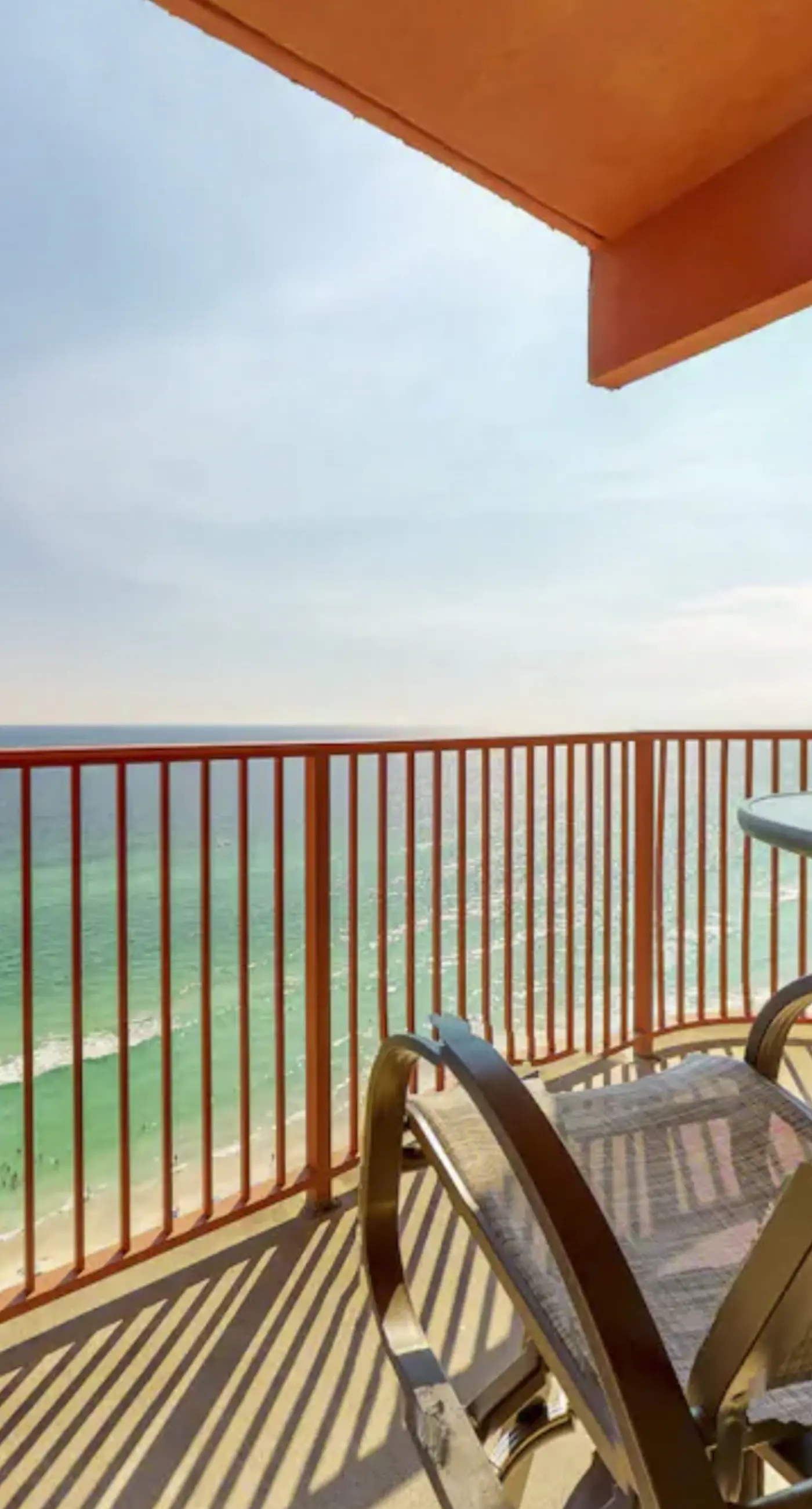 Luxury penthouse suite with Gulf-view wraparound balcony, pools, hot tubs & AC