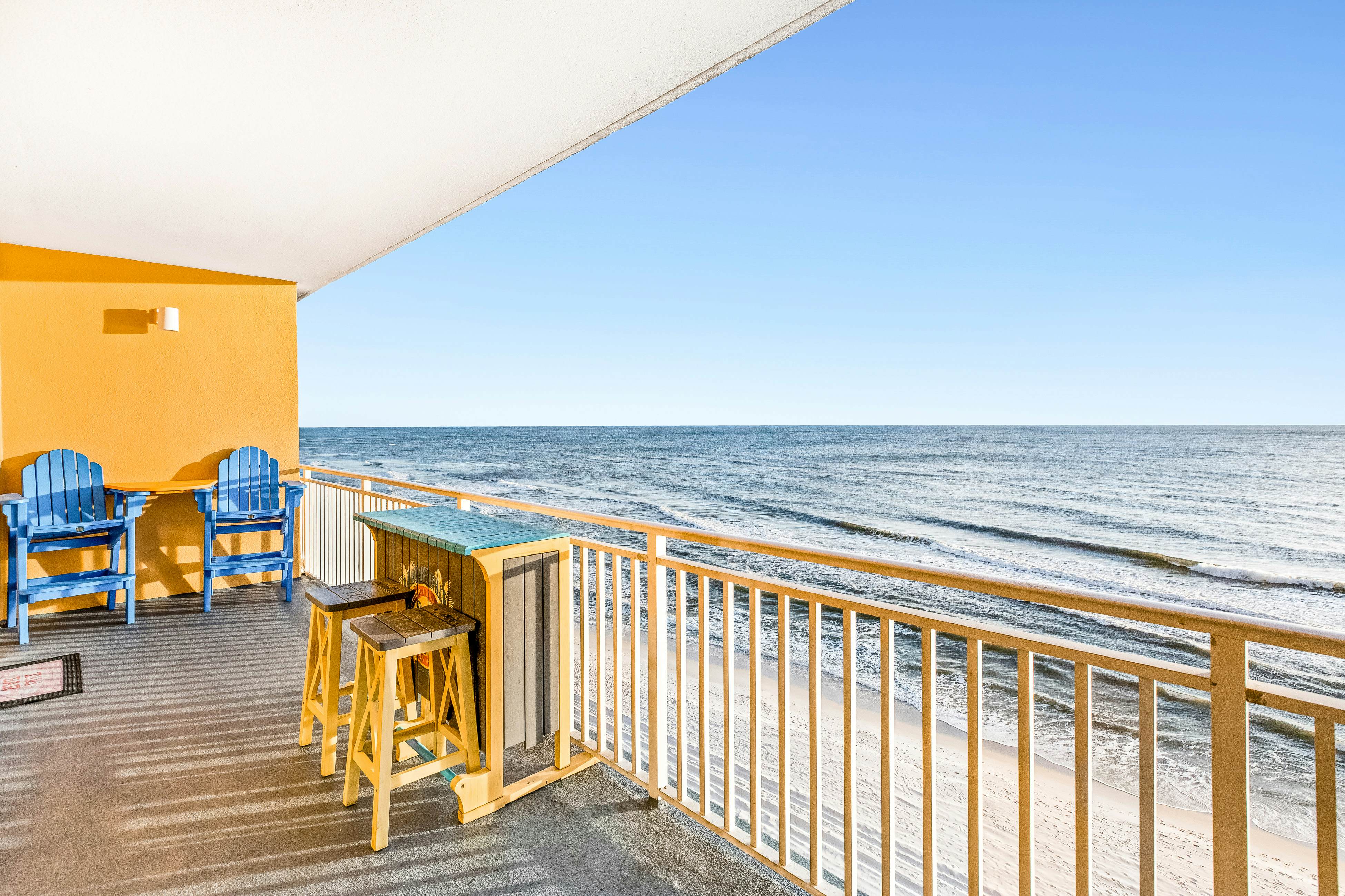 Fifth-floor oceanfront condo with high-speed WiFi, Gulf view, Pools & Hot tub
