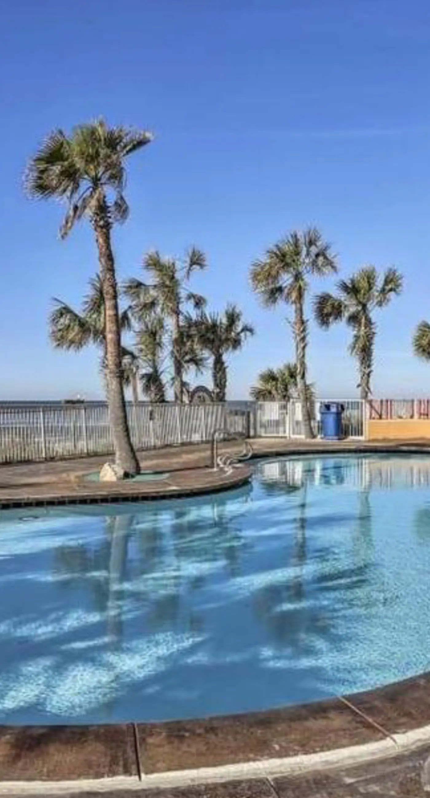 Fifth-floor oceanfront condo with high-speed WiFi, Gulf view, Pools & Hot tub