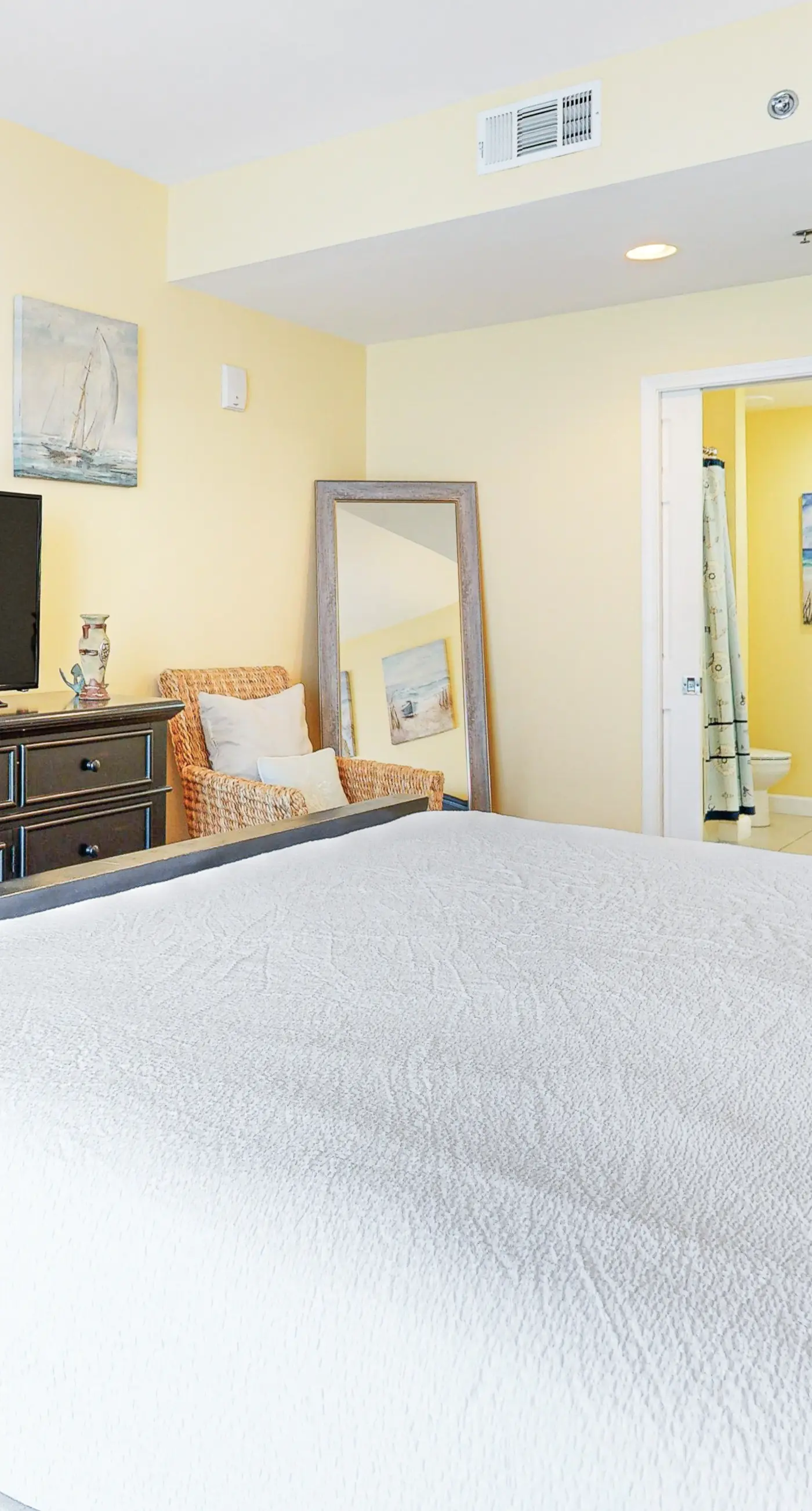Fifth-floor oceanfront condo with high-speed WiFi, Gulf view, Pools & Hot tub