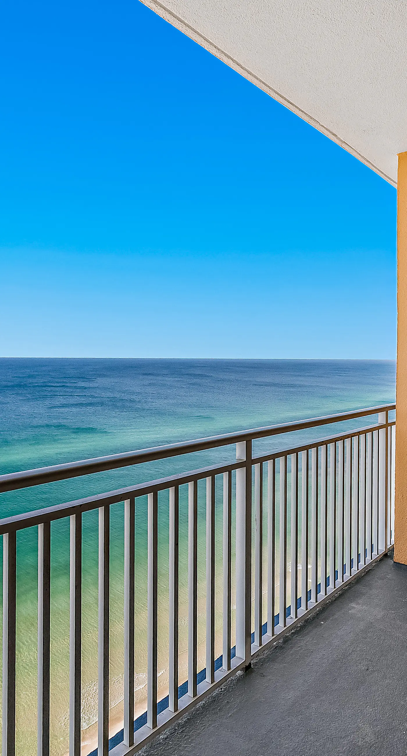 18th-Floor oceanfront condo with WiFi, W/D, central AC, pools/hot tub