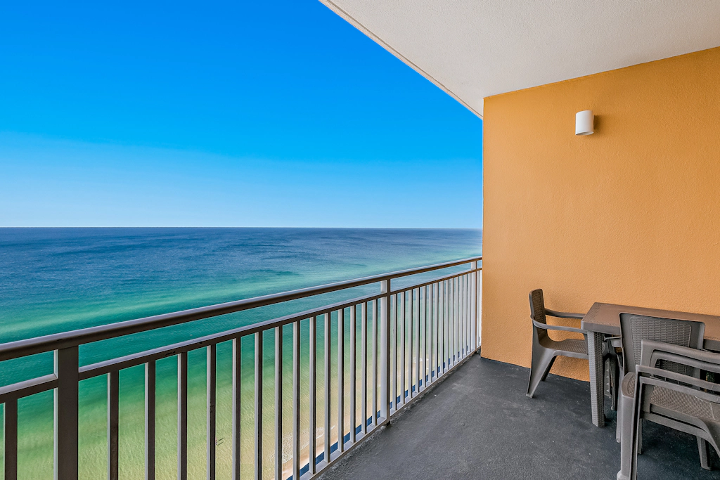 18th-Floor oceanfront condo with WiFi, W/D, central AC, pools/hot tub