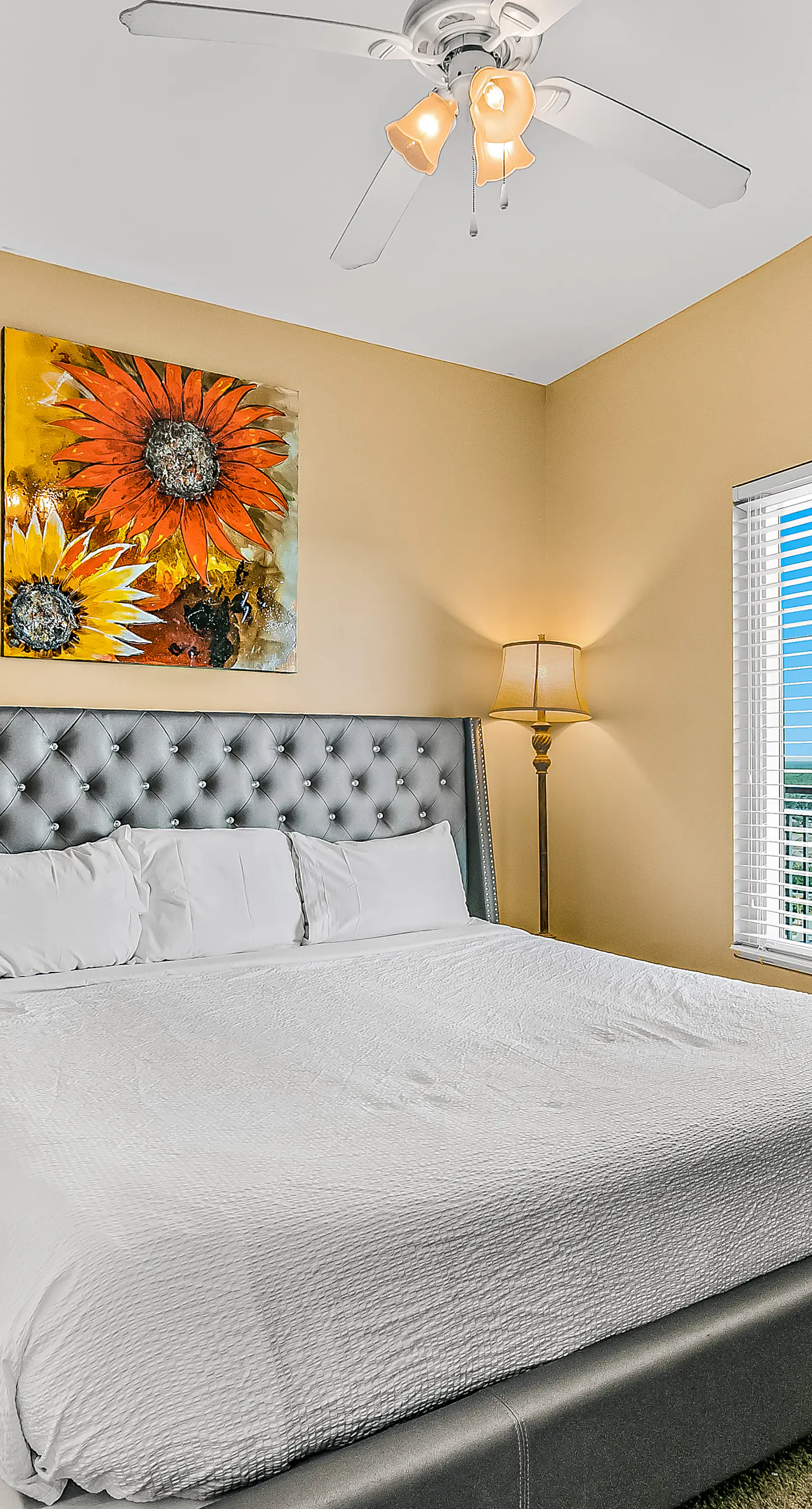 18th-Floor oceanfront condo with WiFi, W/D, central AC, pools/hot tub