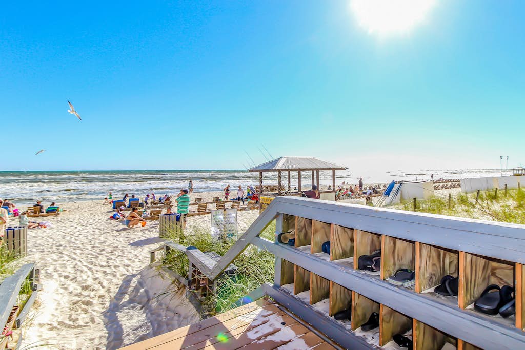 18th-Floor oceanfront condo with WiFi, W/D, central AC, pools/hot tub
