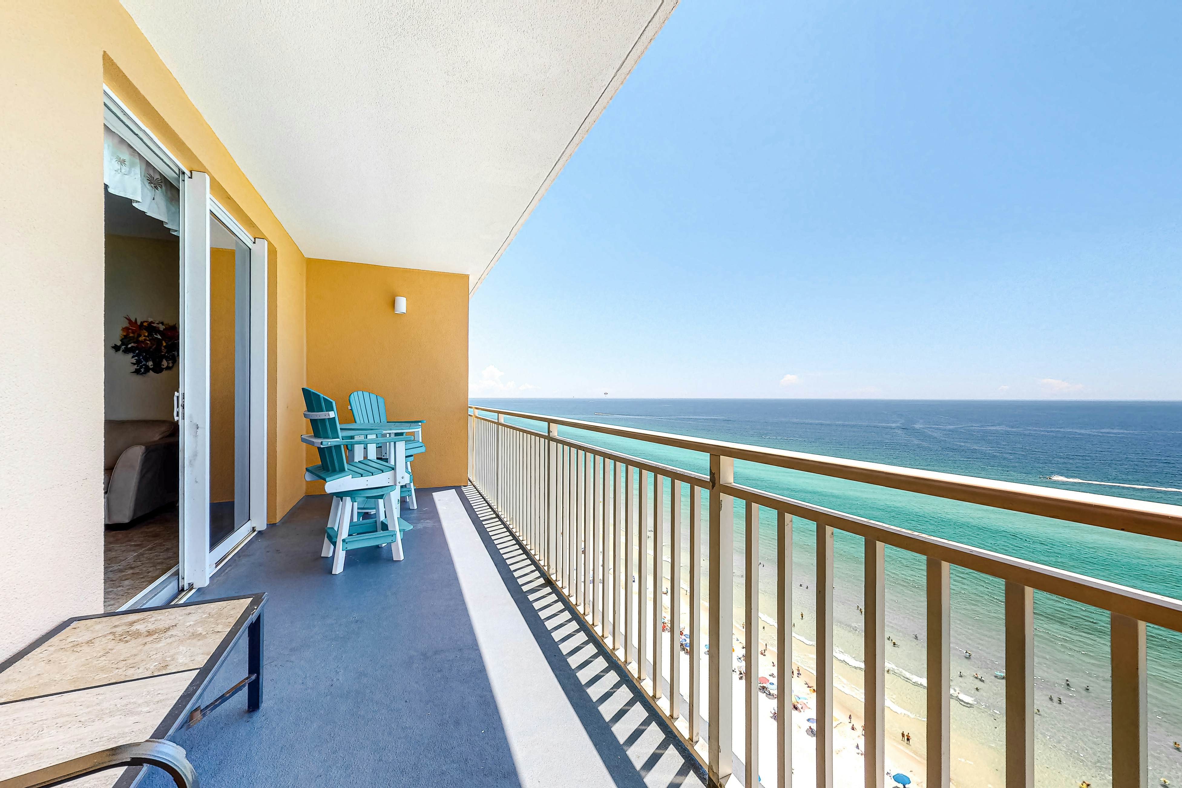 16th-floor oceanfront condo with ocean view, WiFi, and hot tub/pool