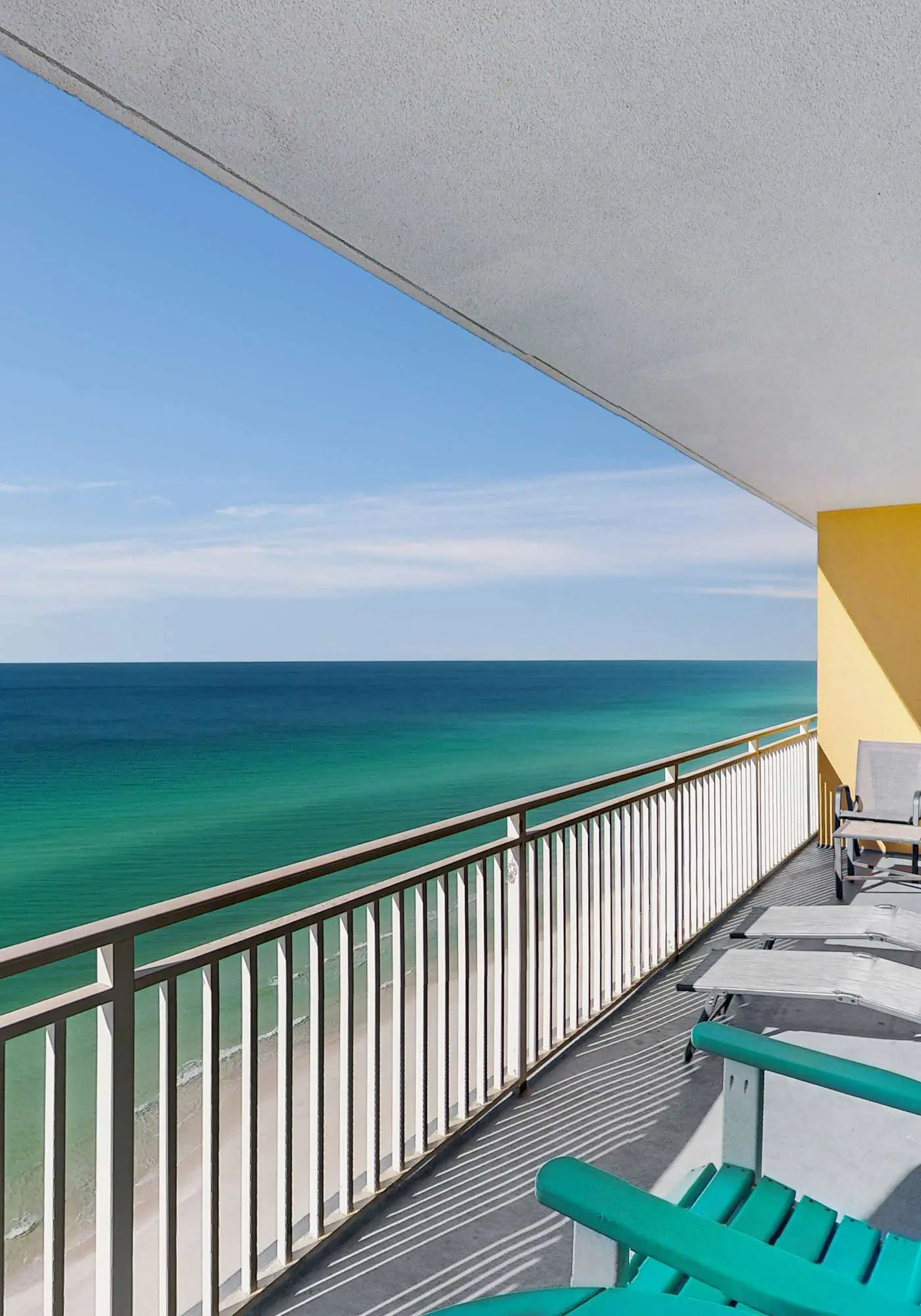 16th-floor oceanfront condo with ocean view, WiFi, and hot tub/pool