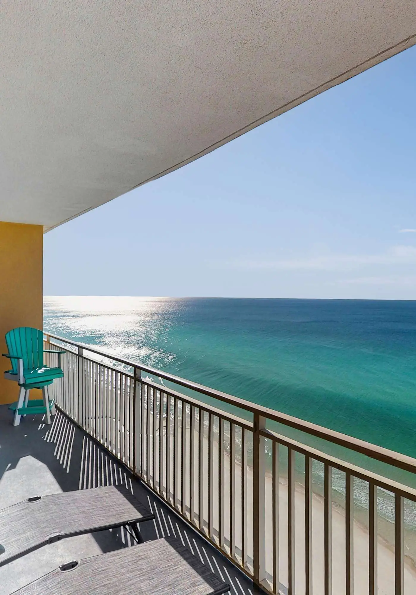 16th-floor oceanfront condo with ocean view, WiFi, and hot tub/pool