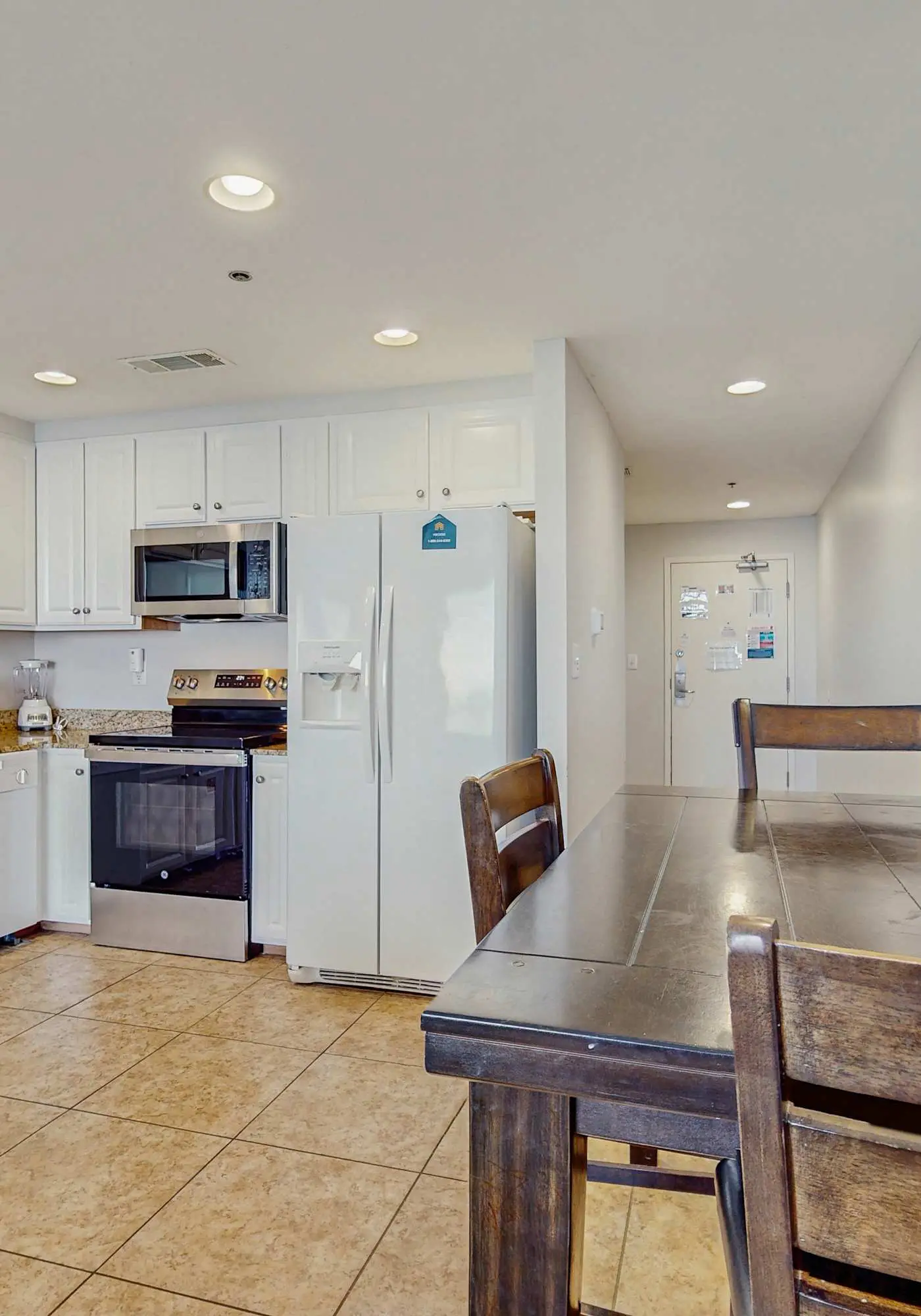 16th-floor oceanfront condo with ocean view, WiFi, and hot tub/pool