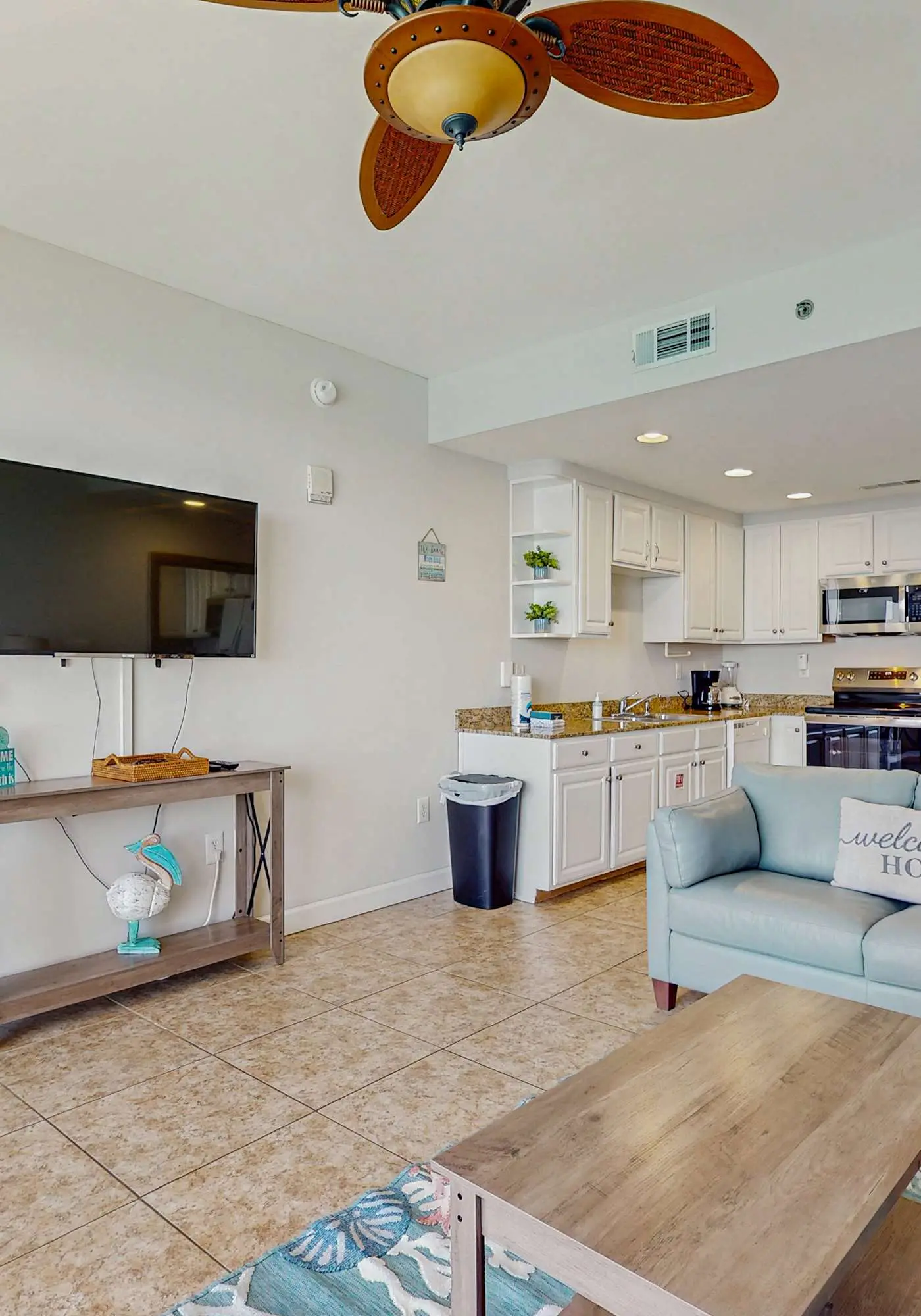 16th-floor oceanfront condo with ocean view, WiFi, and hot tub/pool