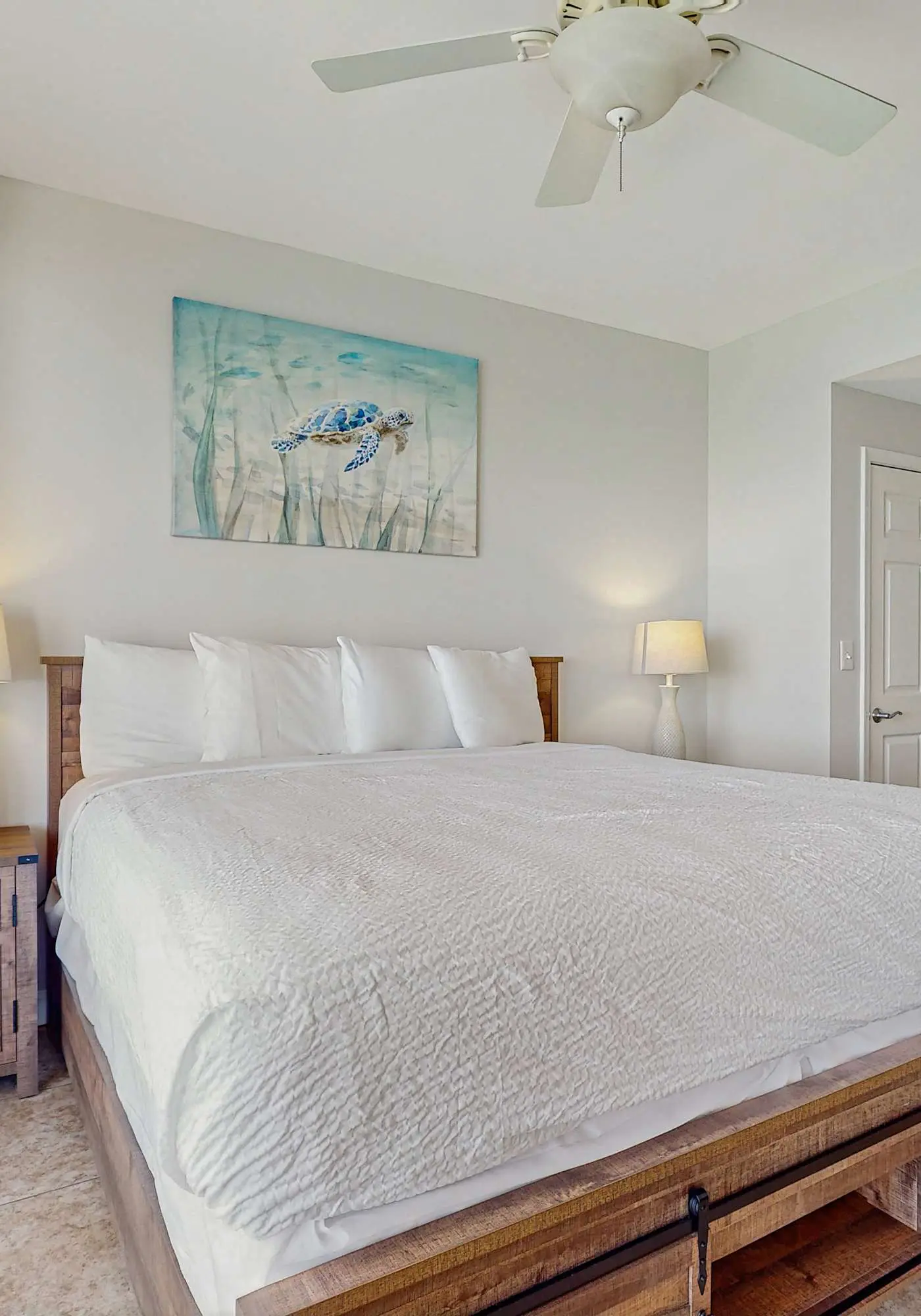 16th-floor oceanfront condo with ocean view, WiFi, and hot tub/pool