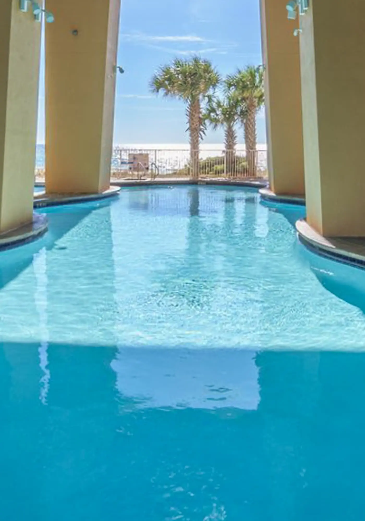 16th-floor oceanfront condo with ocean view, WiFi, and hot tub/pool