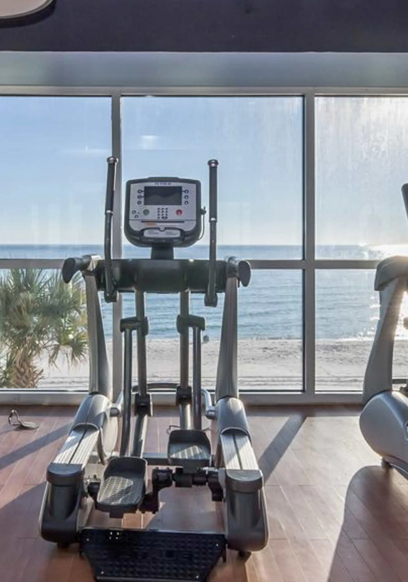 16th-floor oceanfront condo with ocean view, WiFi, and hot tub/pool