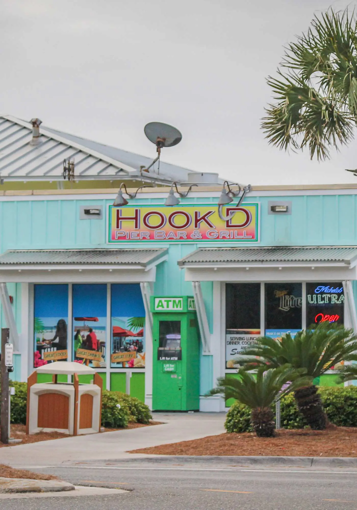 16th-floor oceanfront condo with ocean view, WiFi, and hot tub/pool