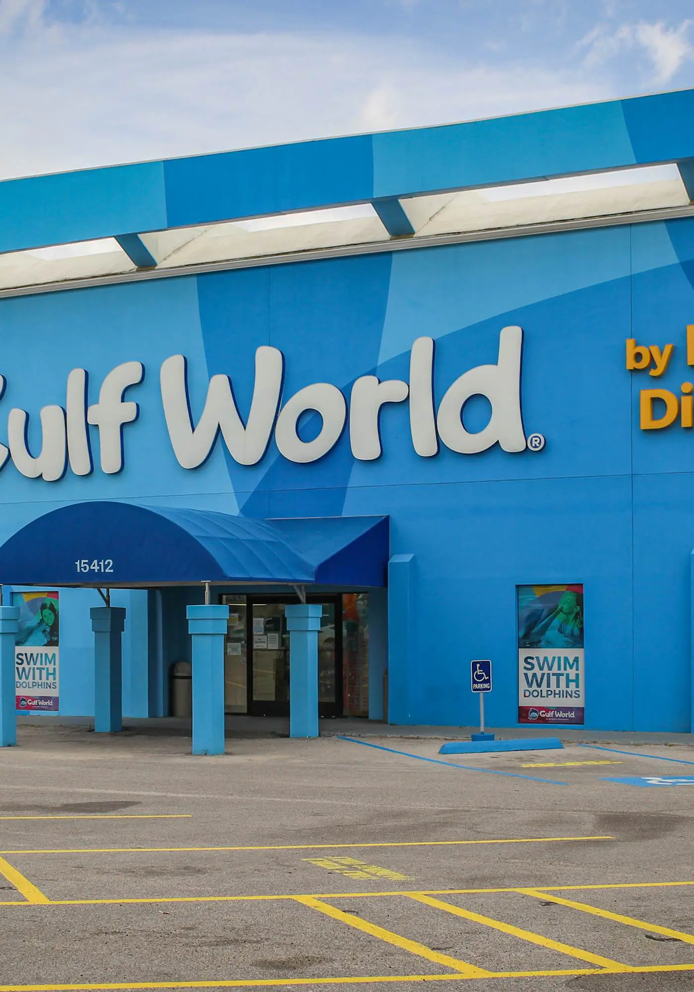 16th-floor oceanfront condo with ocean view, WiFi, and hot tub/pool