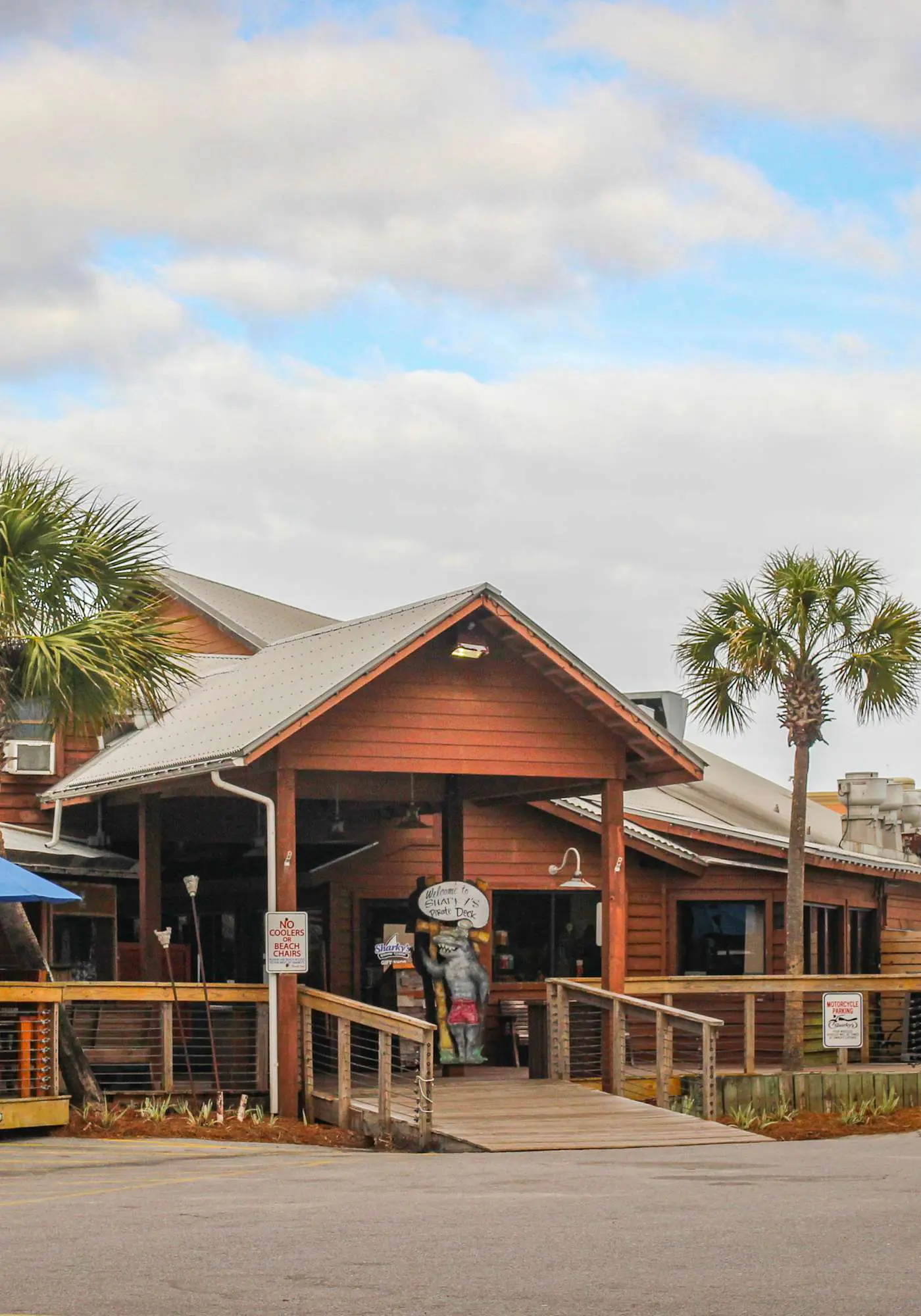 16th-floor oceanfront condo with ocean view, WiFi, and hot tub/pool