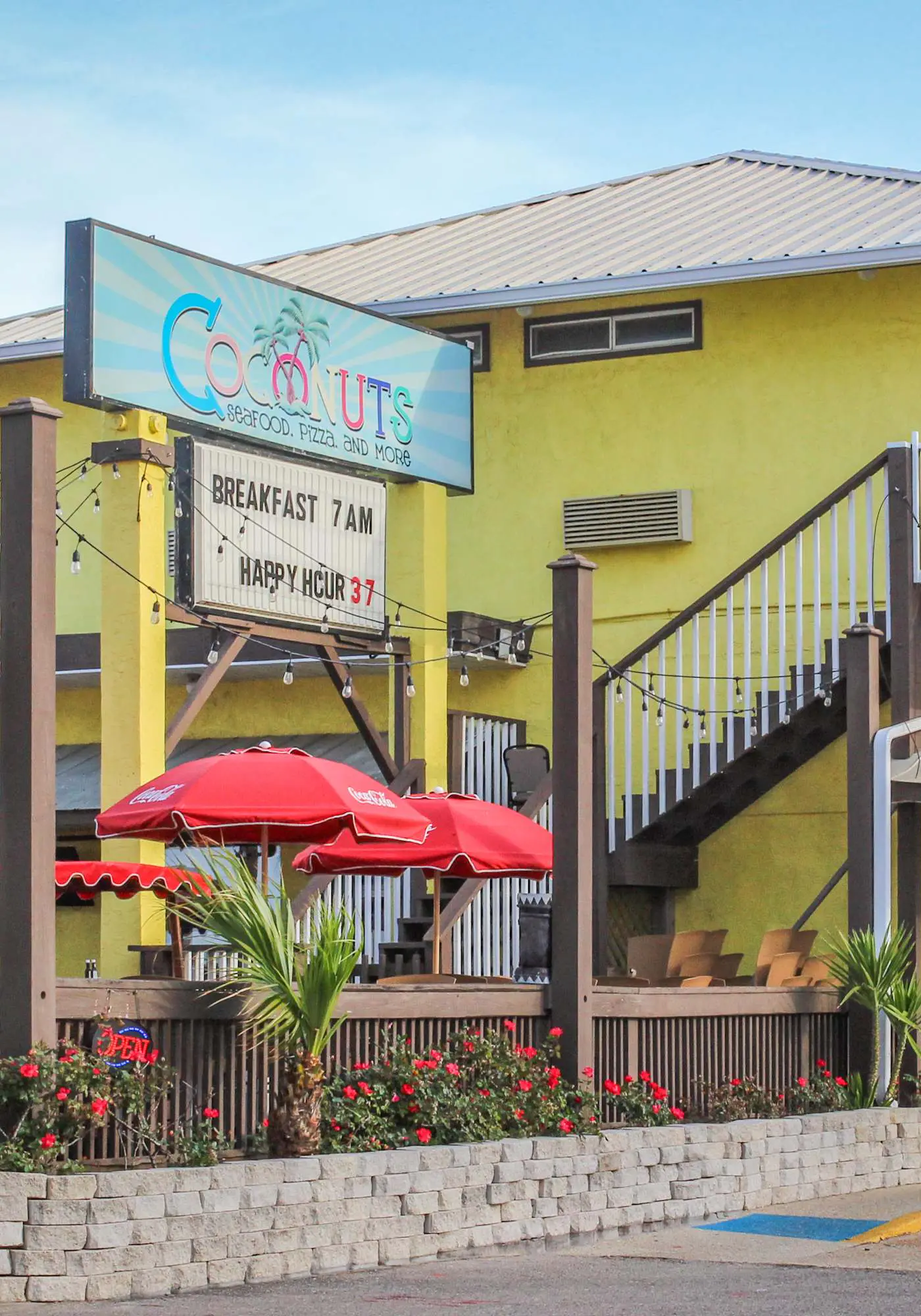 16th-floor oceanfront condo with ocean view, WiFi, and hot tub/pool