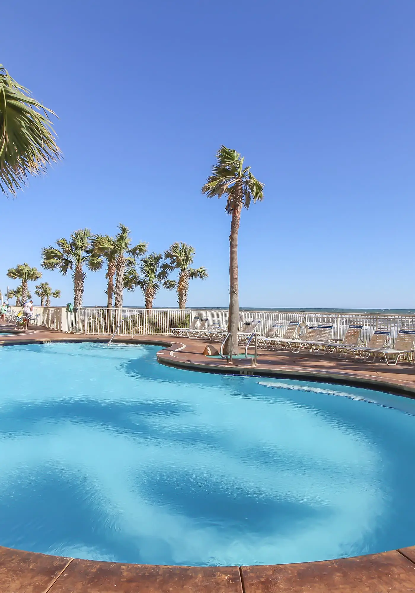 16th-floor oceanfront condo with ocean view, WiFi, and hot tub/pool