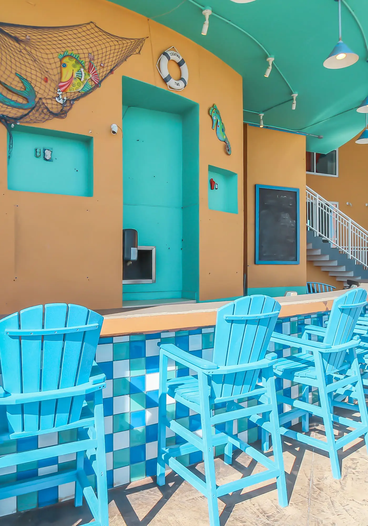 16th-floor oceanfront condo with ocean view, WiFi, and hot tub/pool