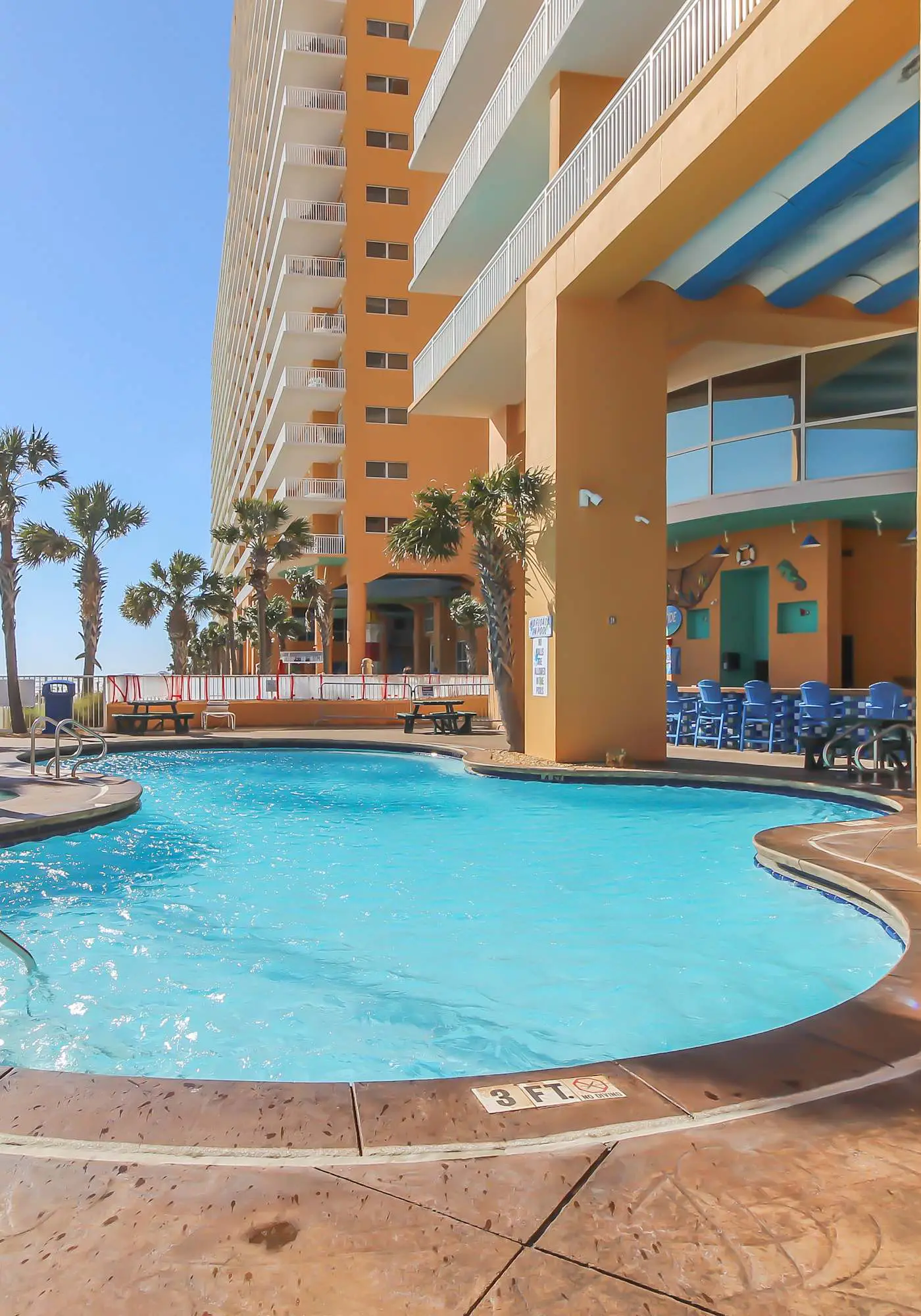 16th-floor oceanfront condo with ocean view, WiFi, and hot tub/pool