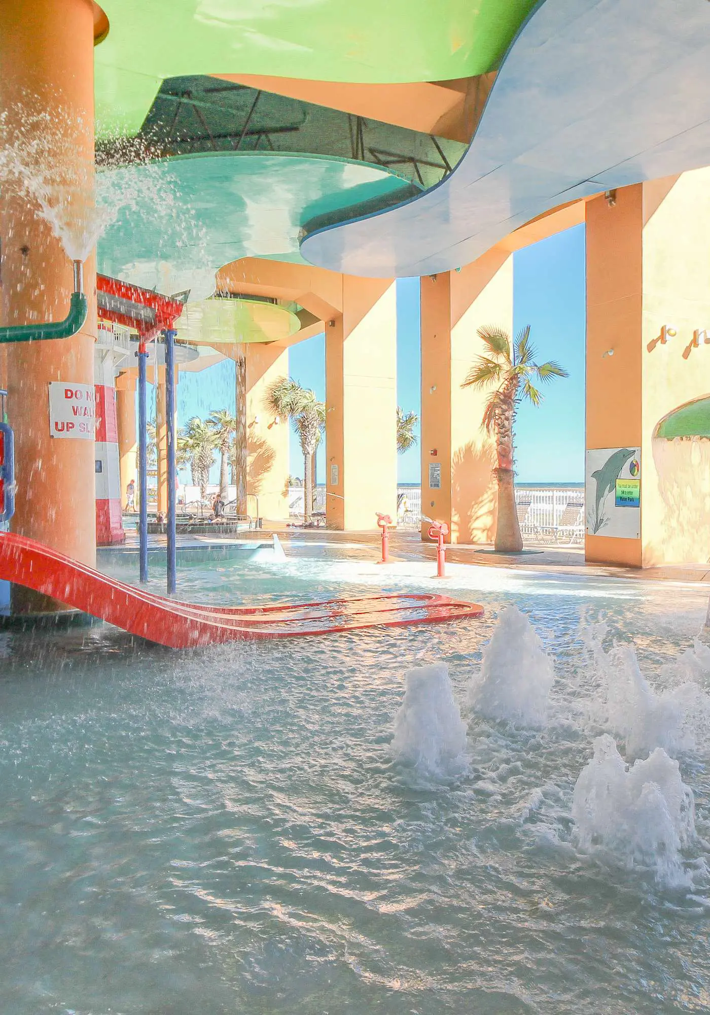 16th-floor oceanfront condo with ocean view, WiFi, and hot tub/pool