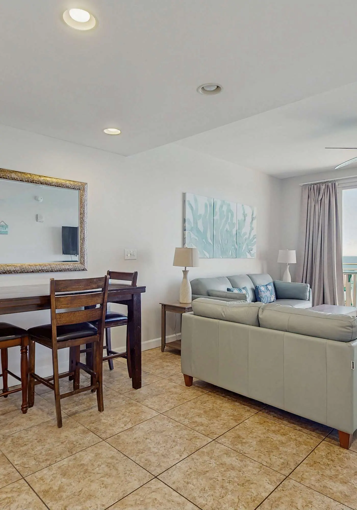 16th-floor oceanfront condo with ocean view, WiFi, and hot tub/pool