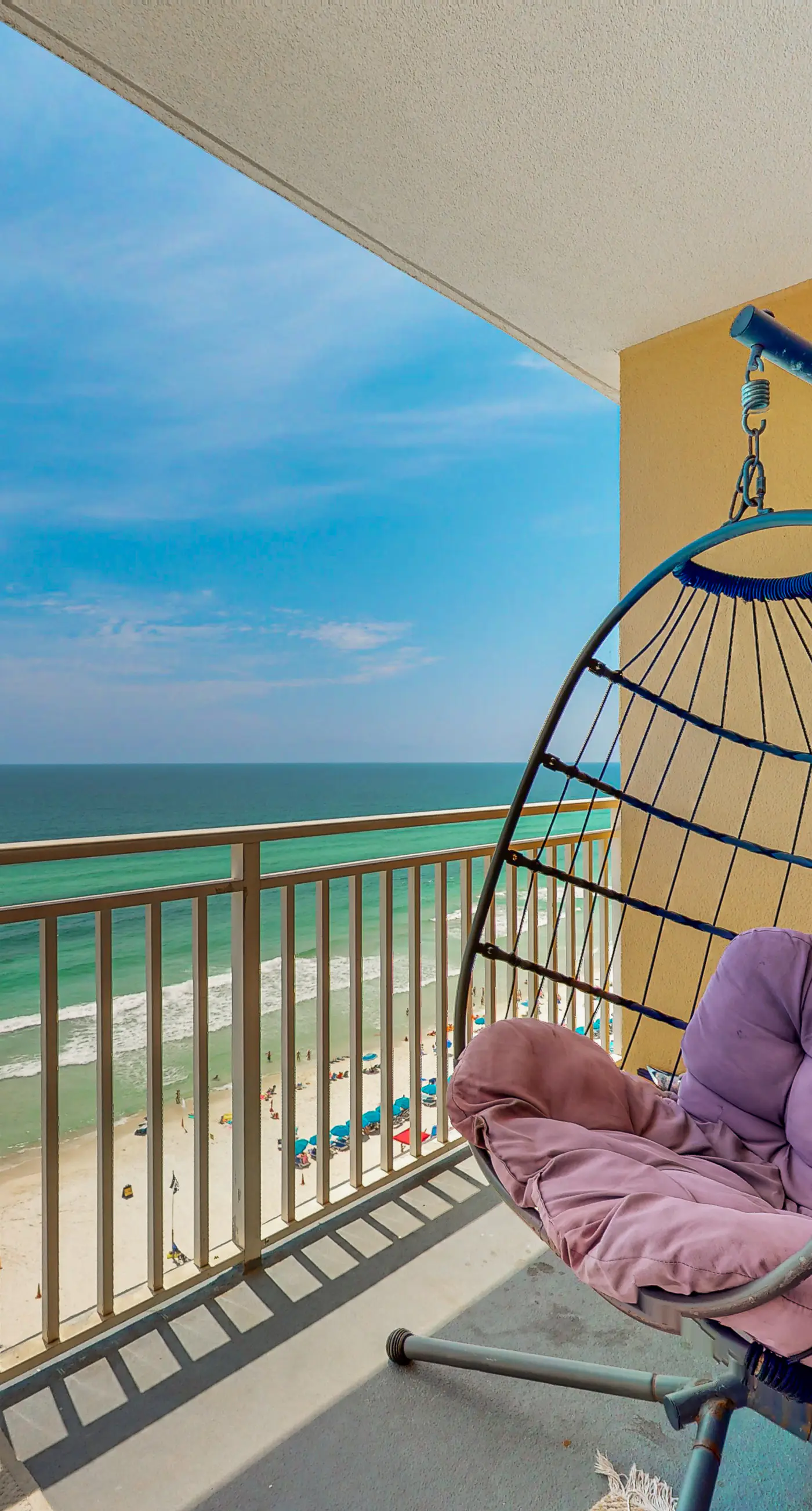 Newly renovated oceanfront condo w/ pool & hot tub, ocean view, fast WiFi