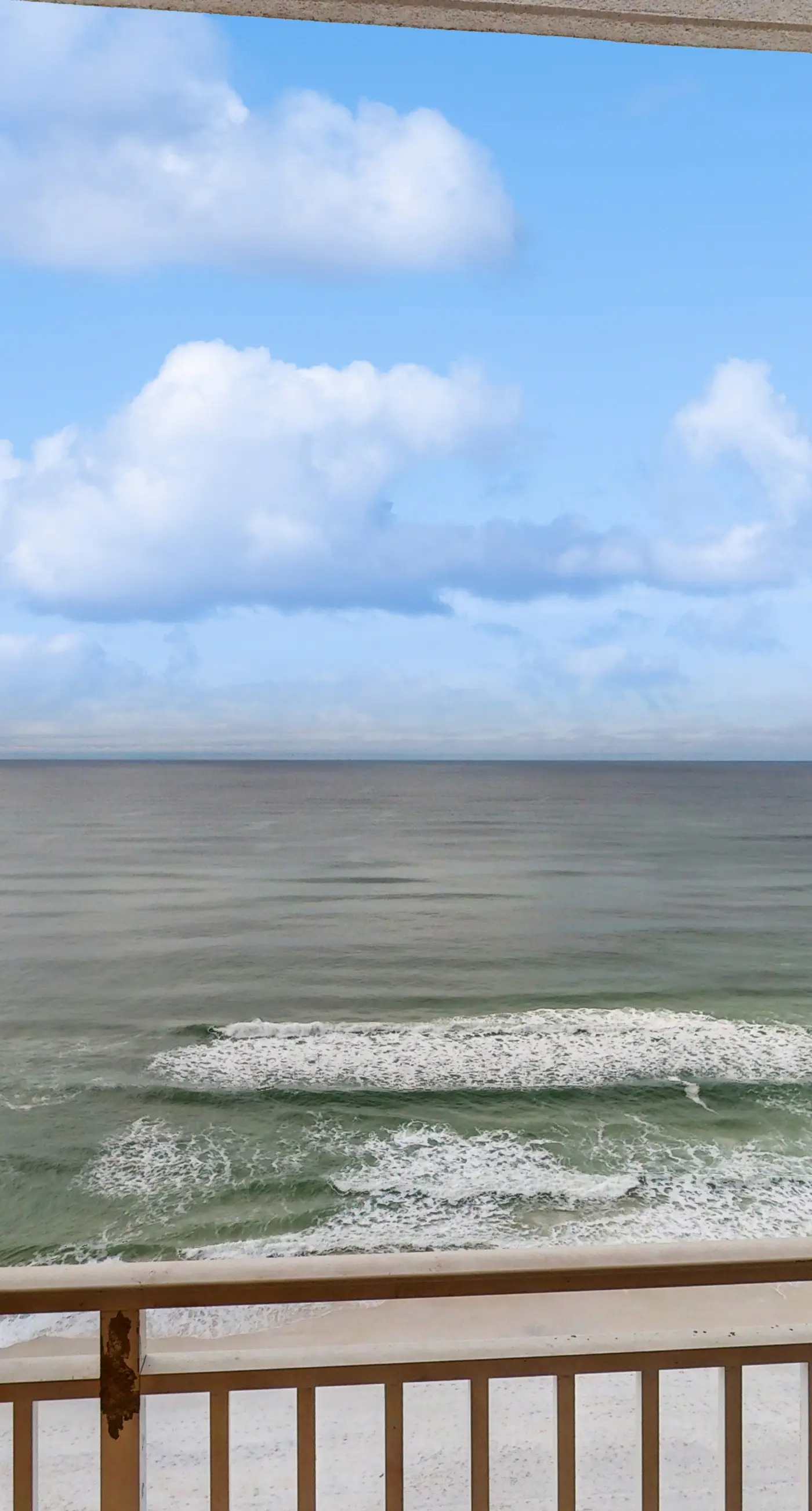 Newly renovated oceanfront condo w/ pool & hot tub, ocean view, fast WiFi