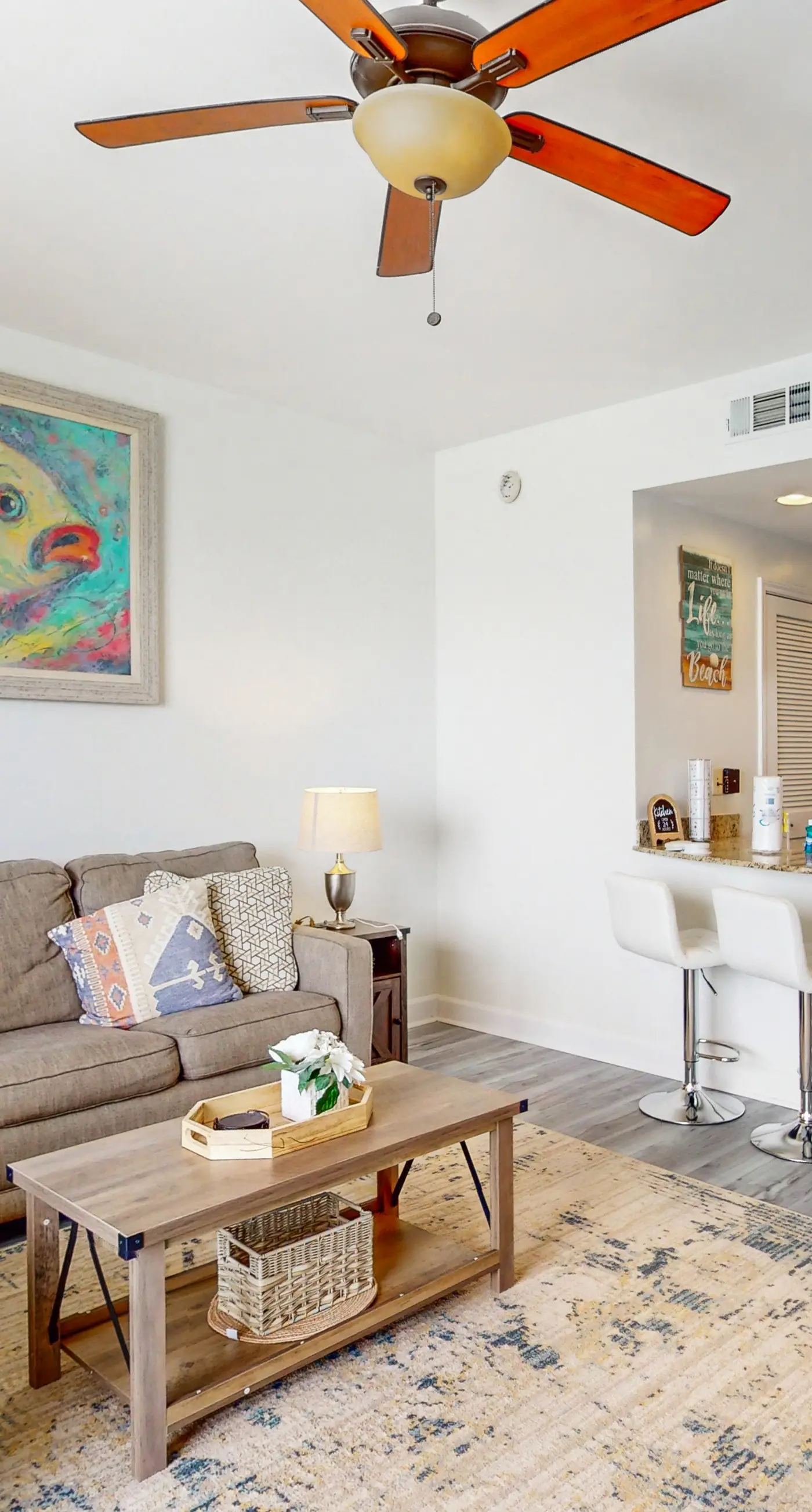 Newly renovated oceanfront condo w/ pool & hot tub, ocean view, fast WiFi