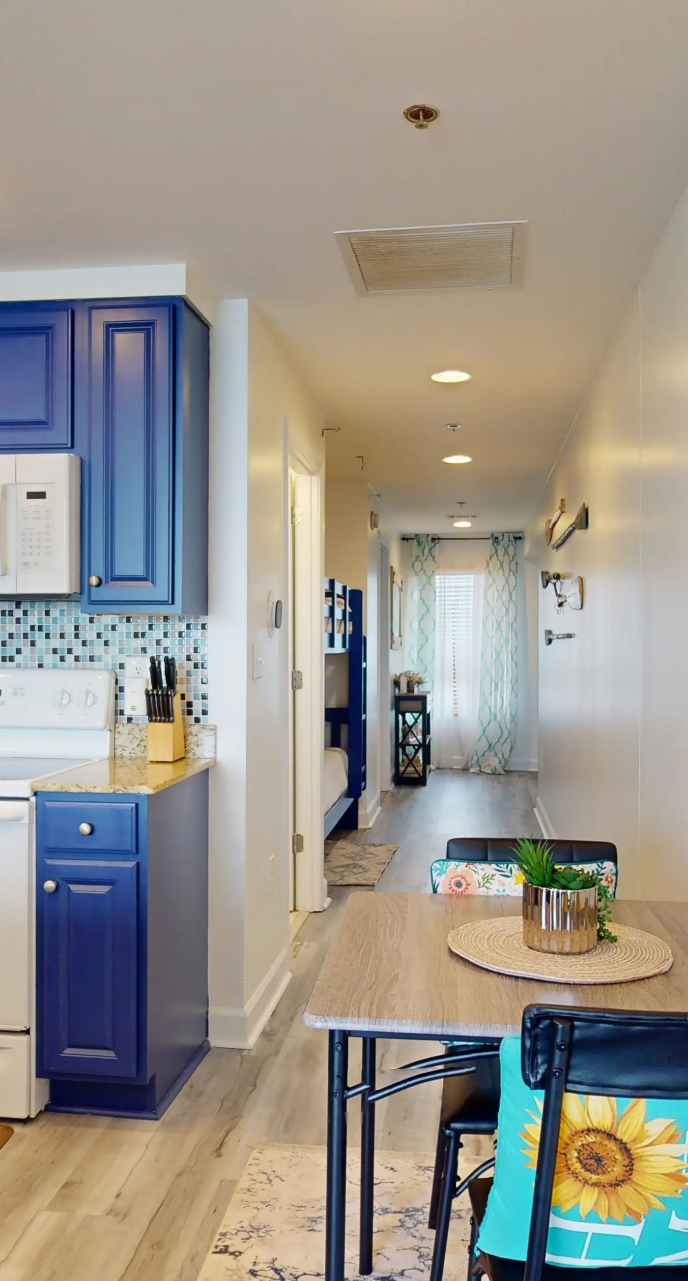 Newly renovated oceanfront condo w/ pool & hot tub, ocean view, fast WiFi