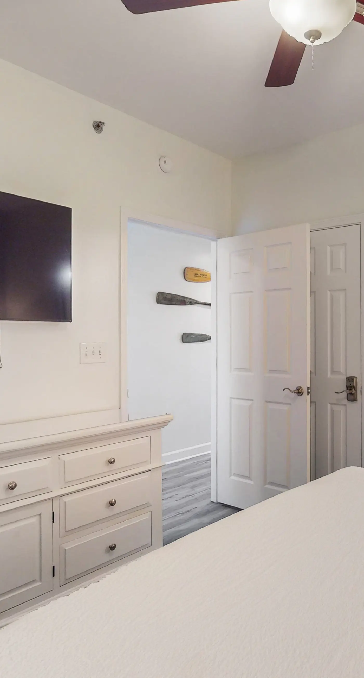 Newly renovated oceanfront condo w/ pool & hot tub, ocean view, fast WiFi