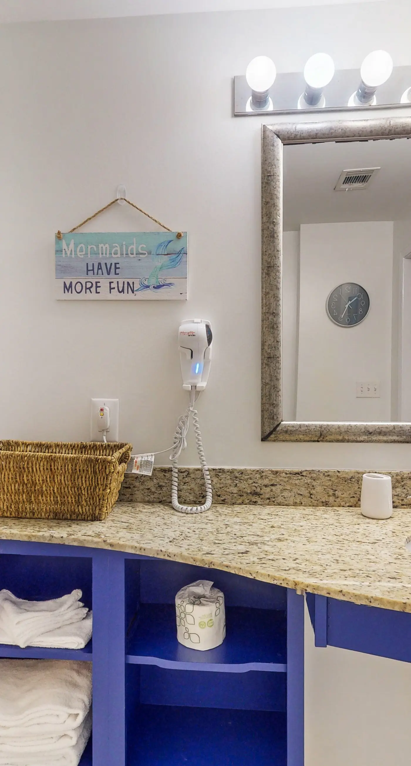 Newly renovated oceanfront condo w/ pool & hot tub, ocean view, fast WiFi