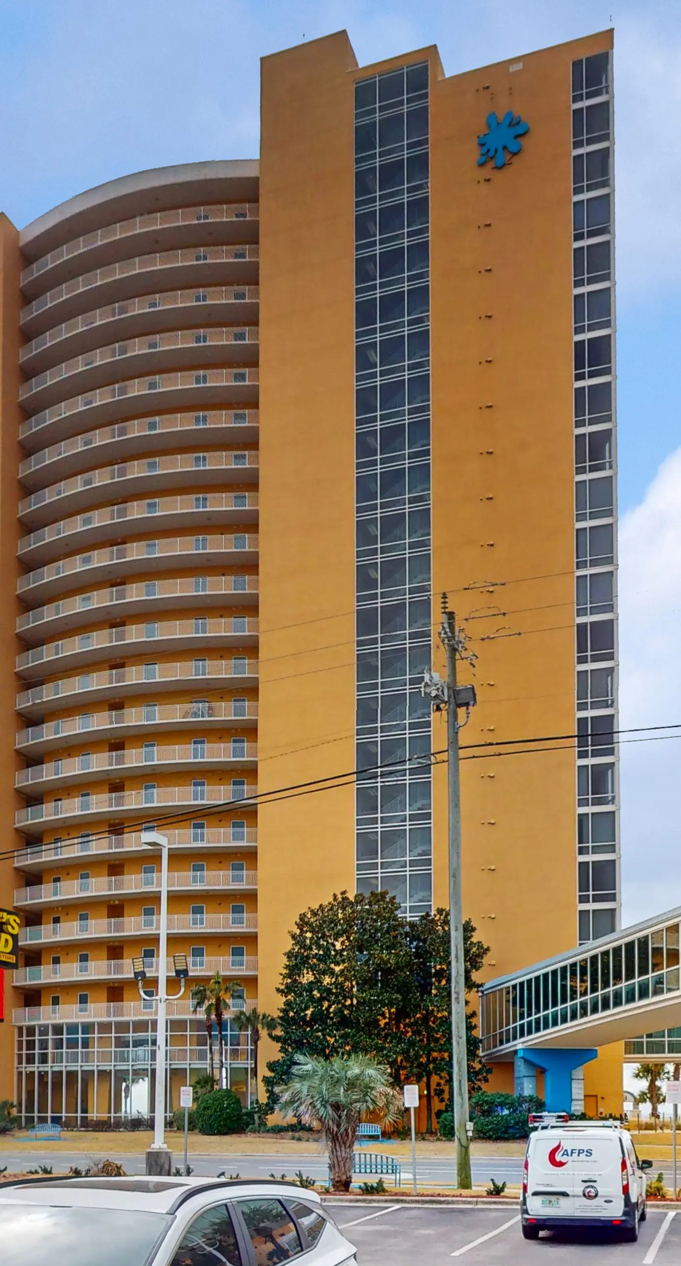 Newly renovated oceanfront condo w/ pool & hot tub, ocean view, fast WiFi