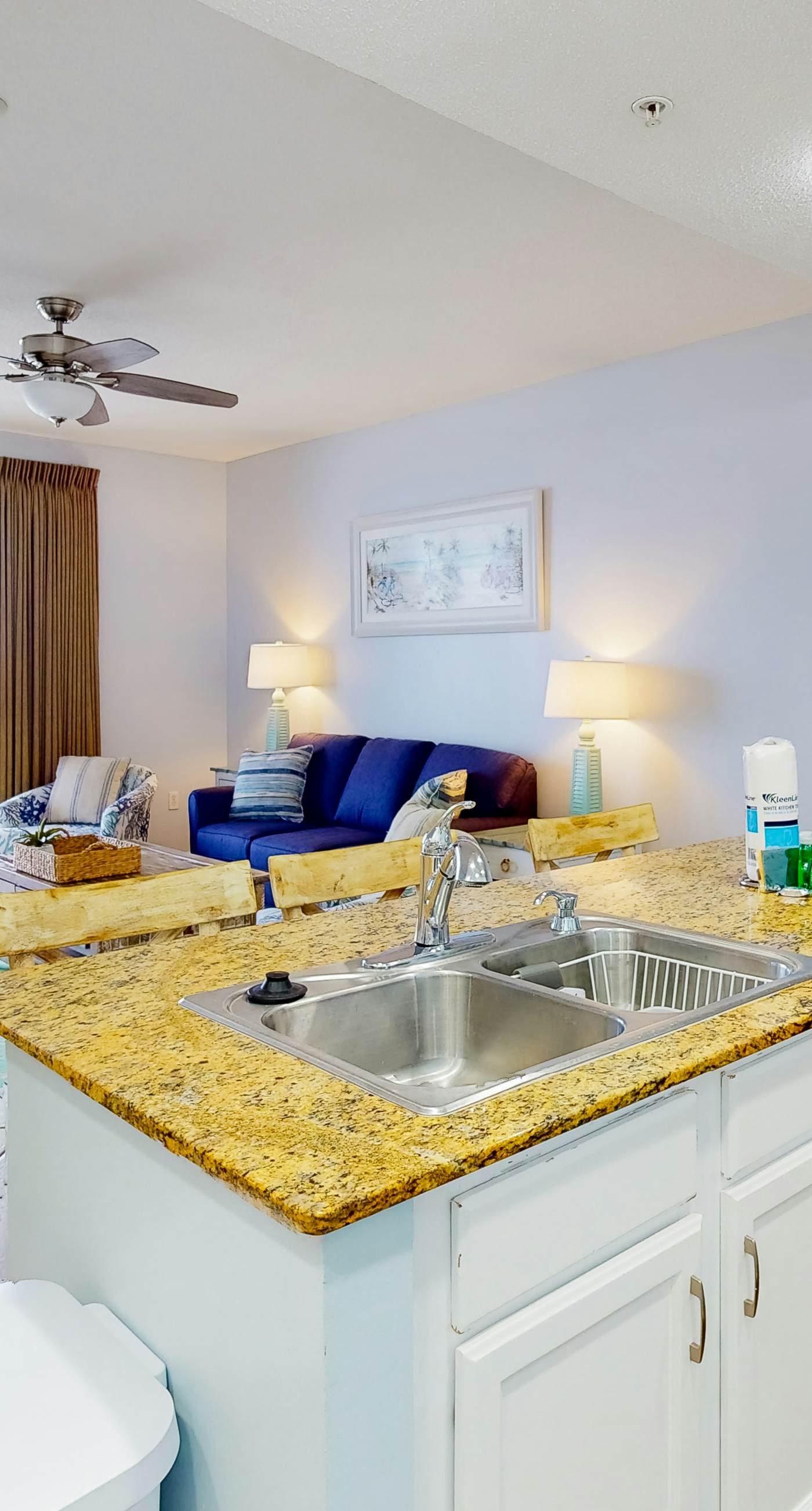 Beachfront condo with stunning Gulf views, beach access, pool, balcony & AC