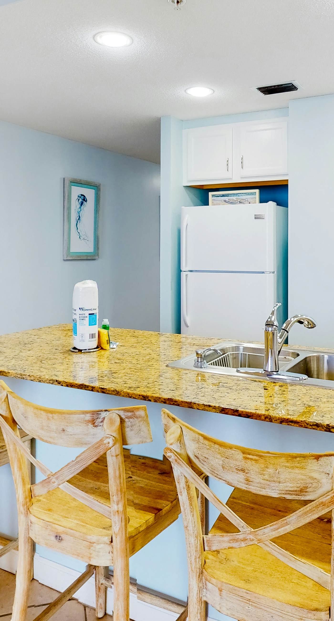 Beachfront condo with stunning Gulf views, beach access, pool, balcony & AC