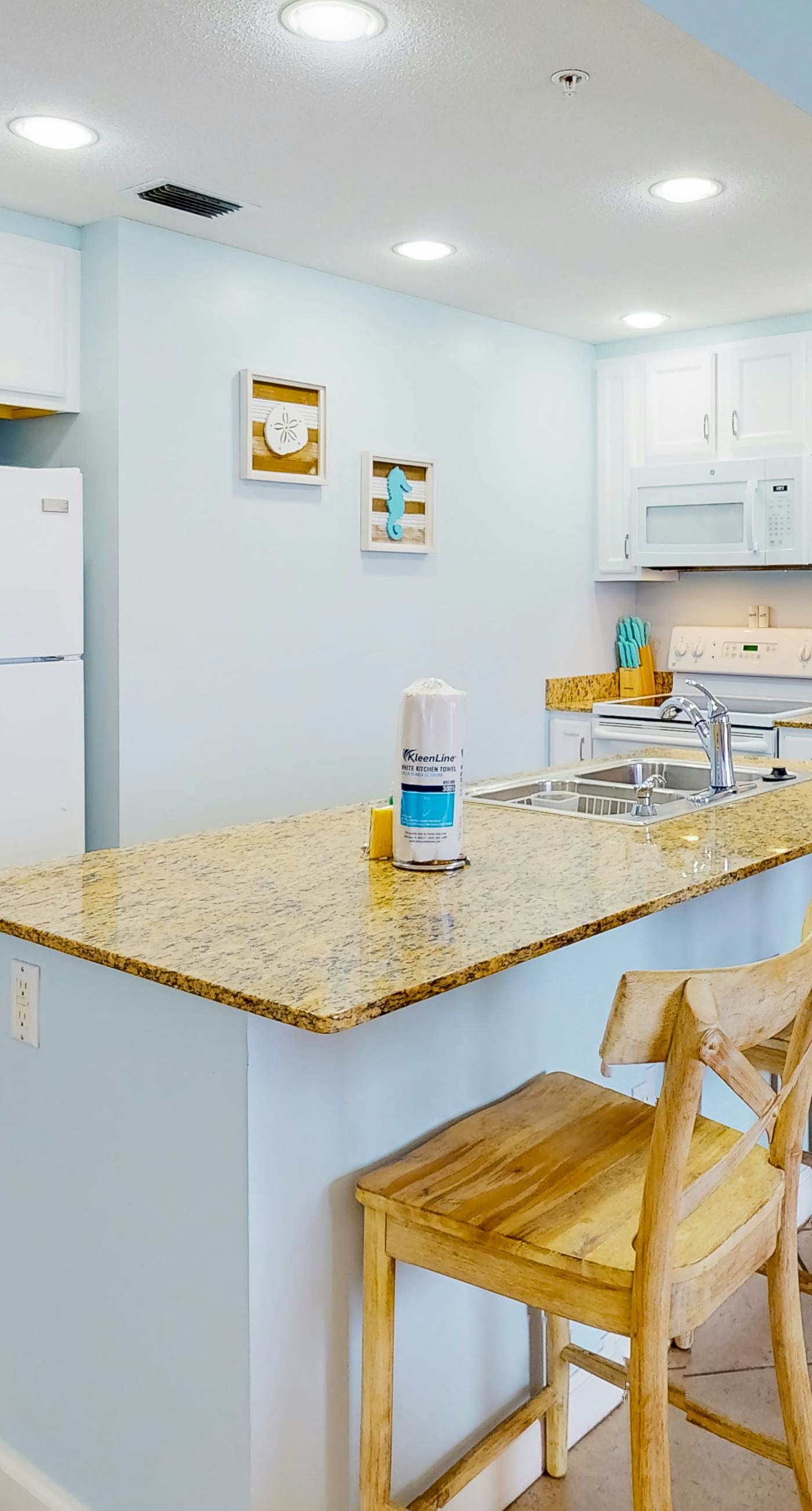 Beachfront condo with stunning Gulf views, beach access, pool, balcony & AC