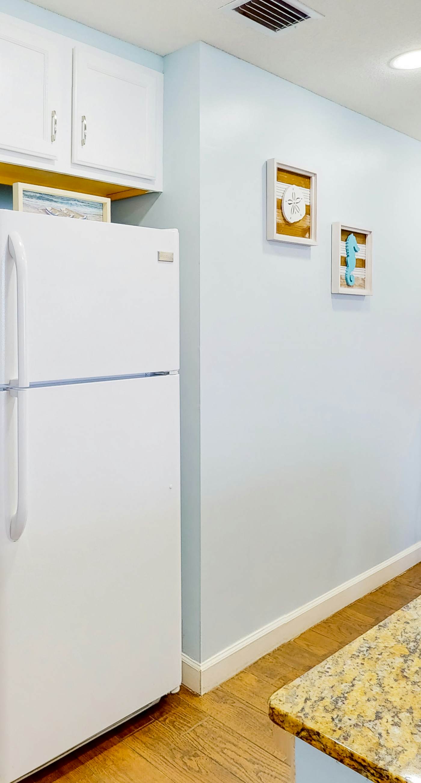 Beachfront condo with stunning Gulf views, beach access, pool, balcony & AC