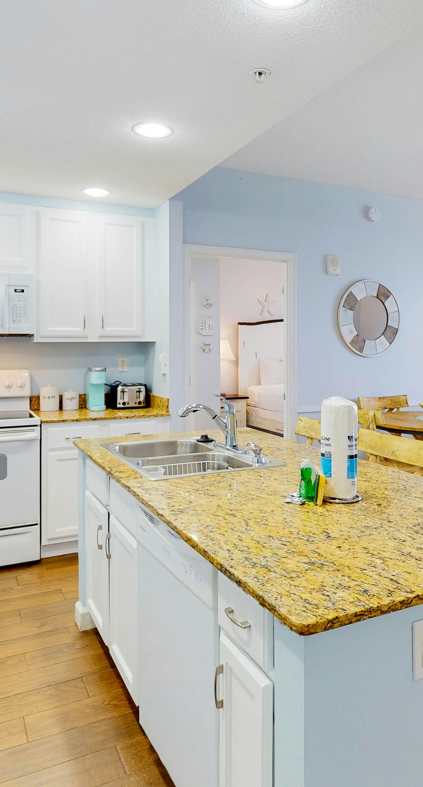 Beachfront condo with stunning Gulf views, beach access, pool, balcony & AC