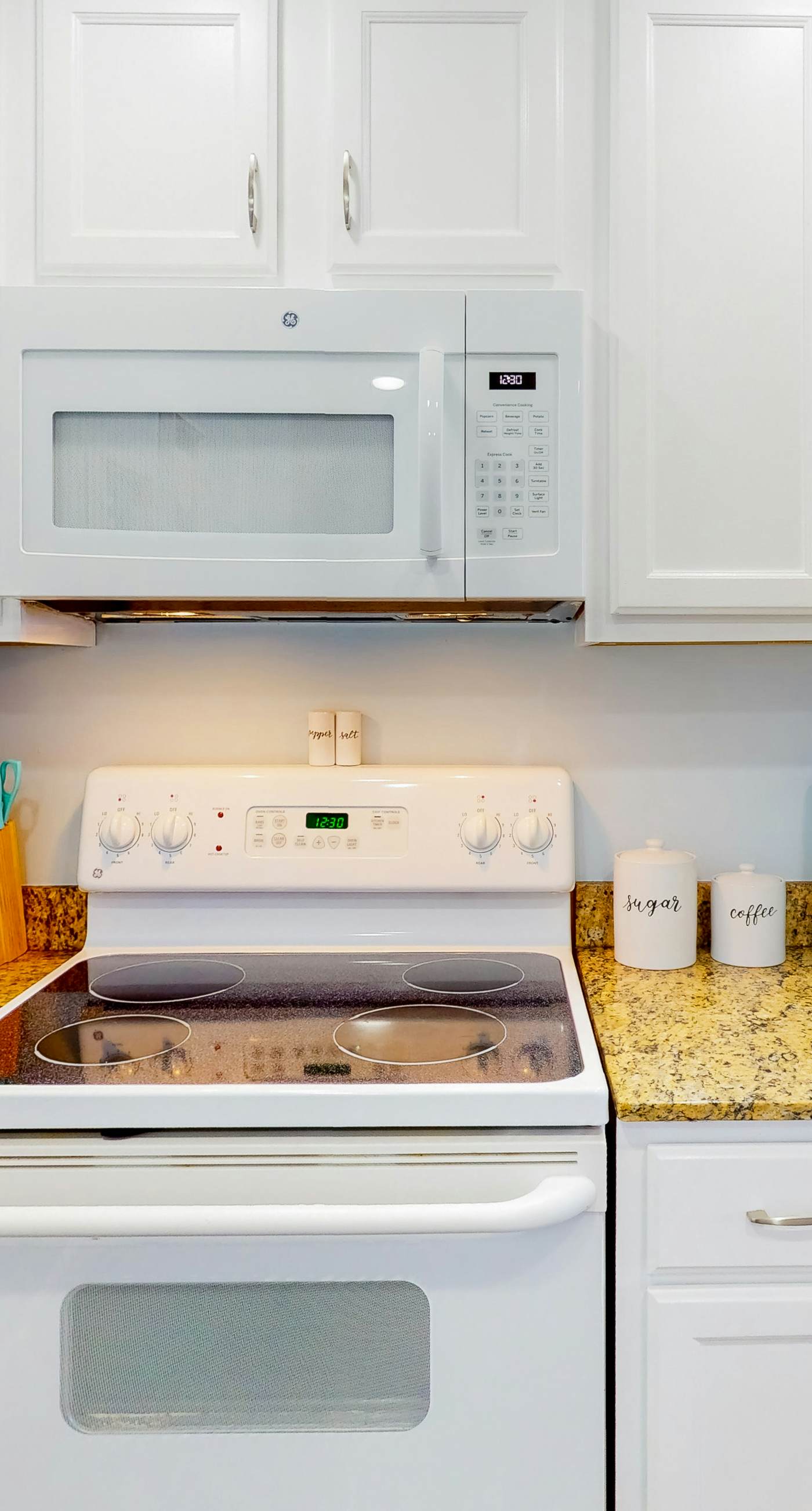 Beachfront condo with stunning Gulf views, beach access, pool, balcony & AC