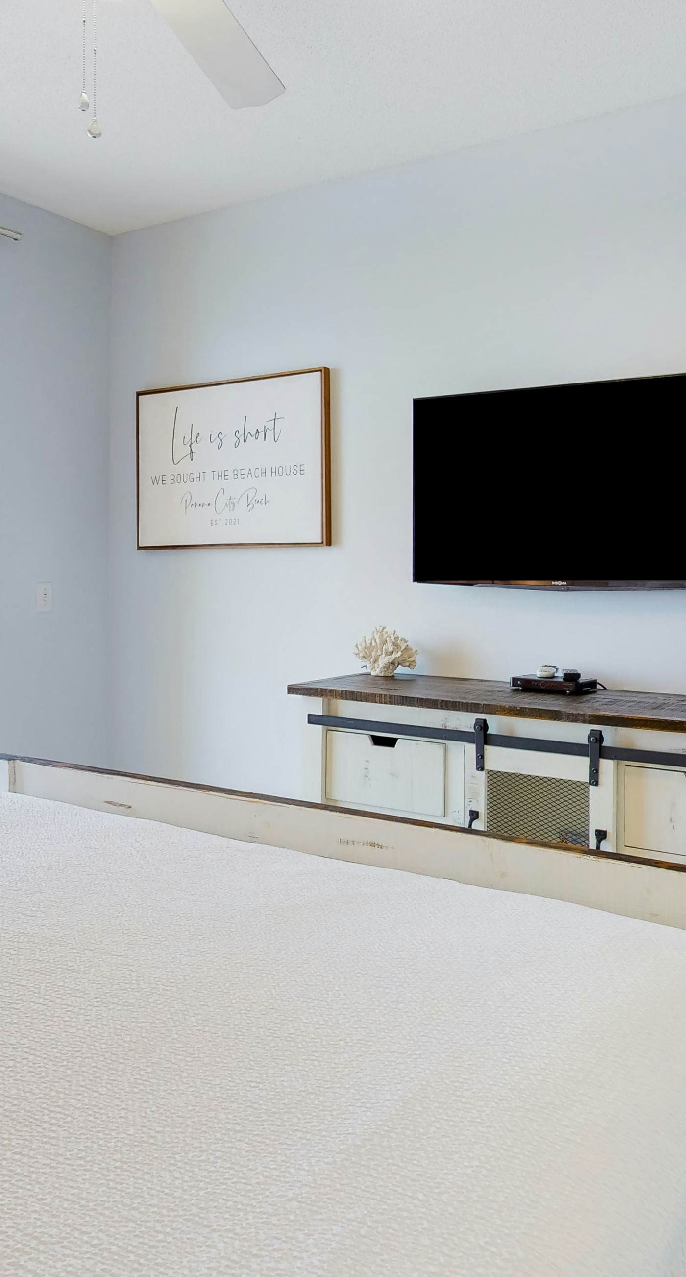 Beachfront condo with stunning Gulf views, beach access, pool, balcony & AC