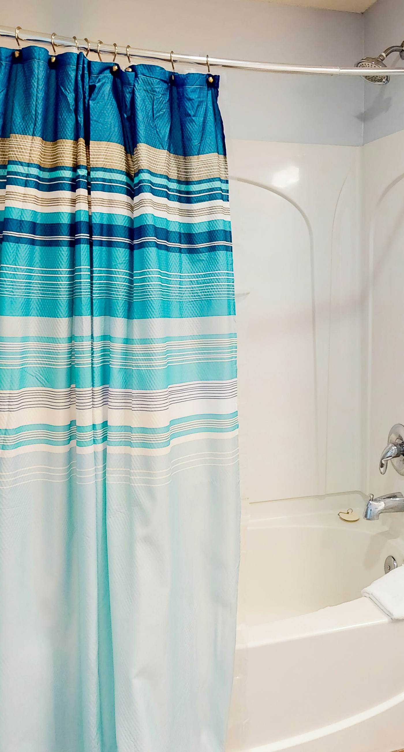 Beachfront condo with stunning Gulf views, beach access, pool, balcony & AC