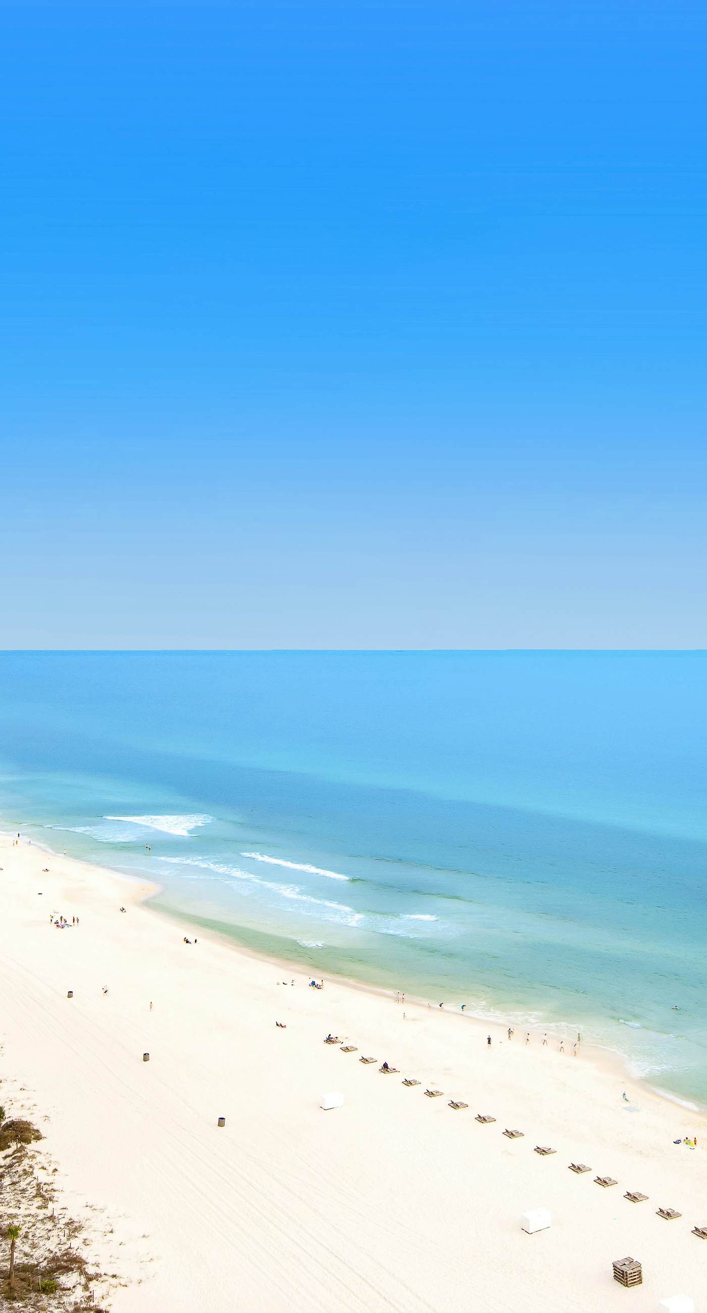 Oceanfront, 14th-floor condo with pool, ocean view & high-speed WiFi